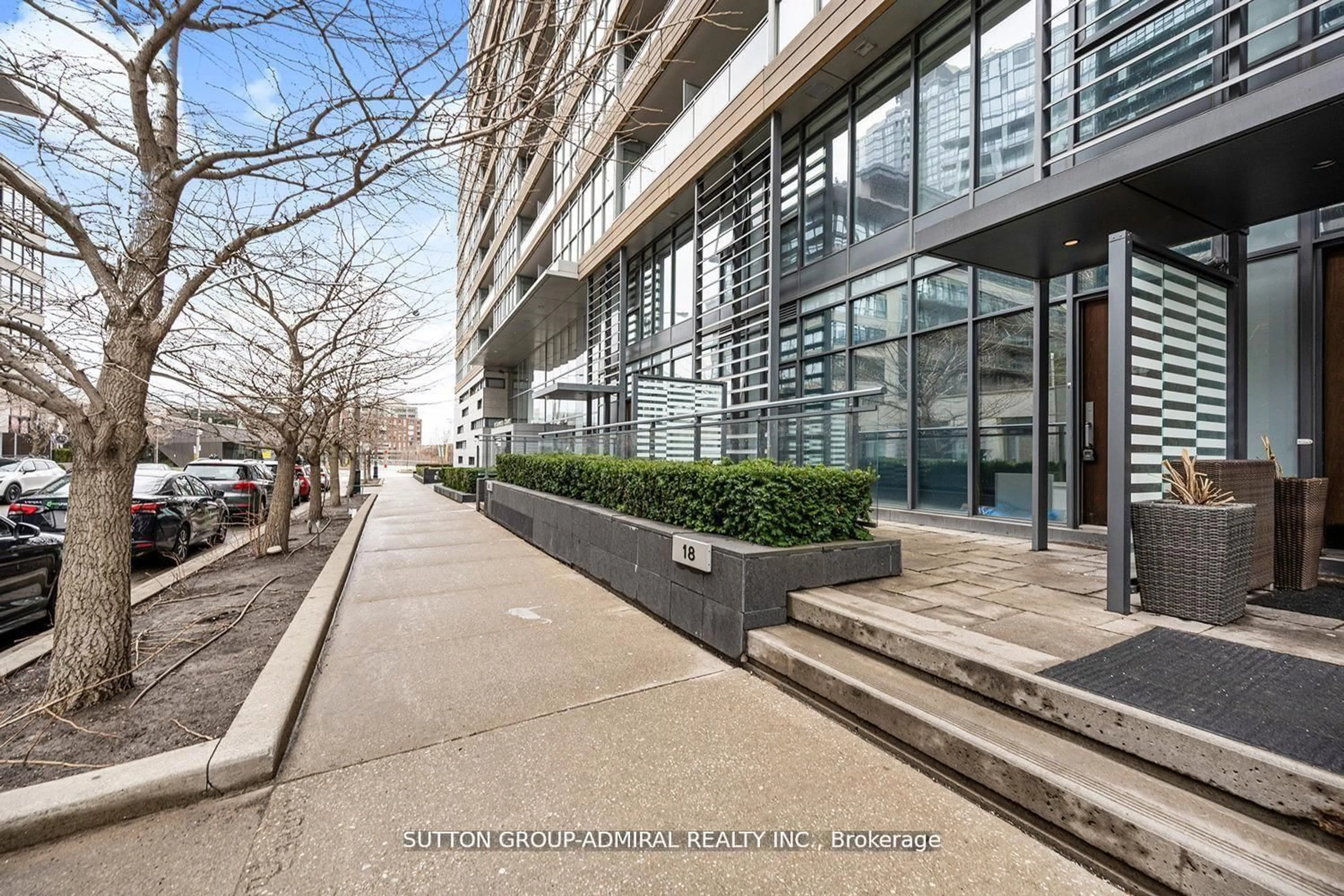 Indoor foyer for 18 Capreol Crt #G20, Toronto Ontario M5V 4A3