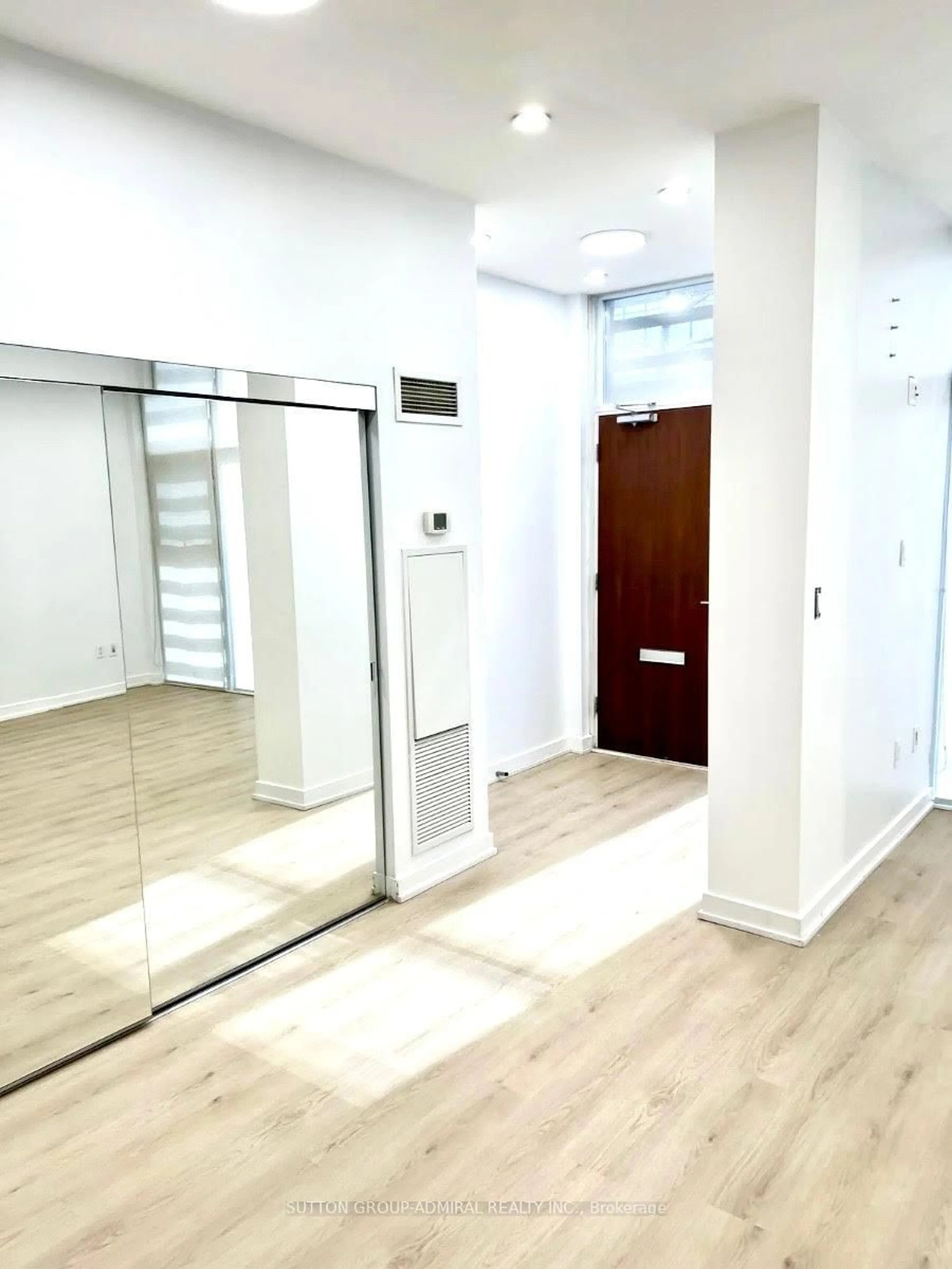 Indoor foyer for 18 Capreol Crt #G20, Toronto Ontario M5V 4A3