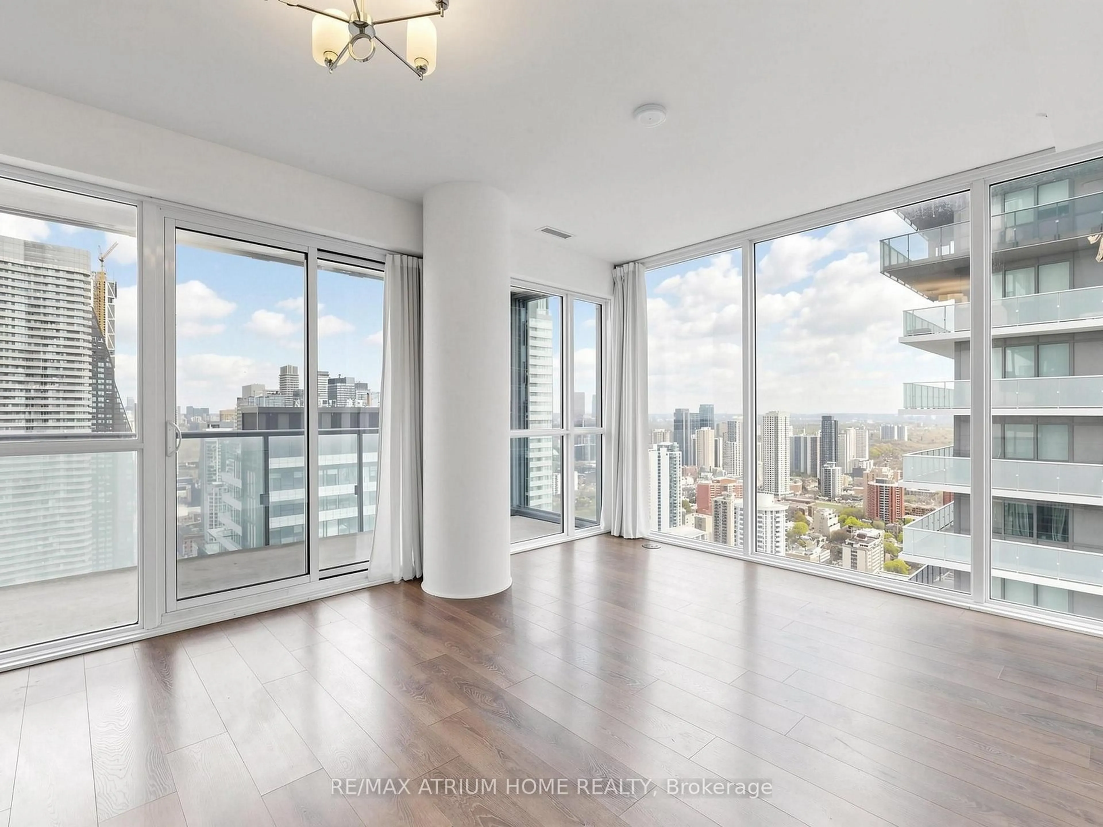 A pic of a room for 15 GRENVILLE St #4308, Toronto Ontario M4Y 0B9