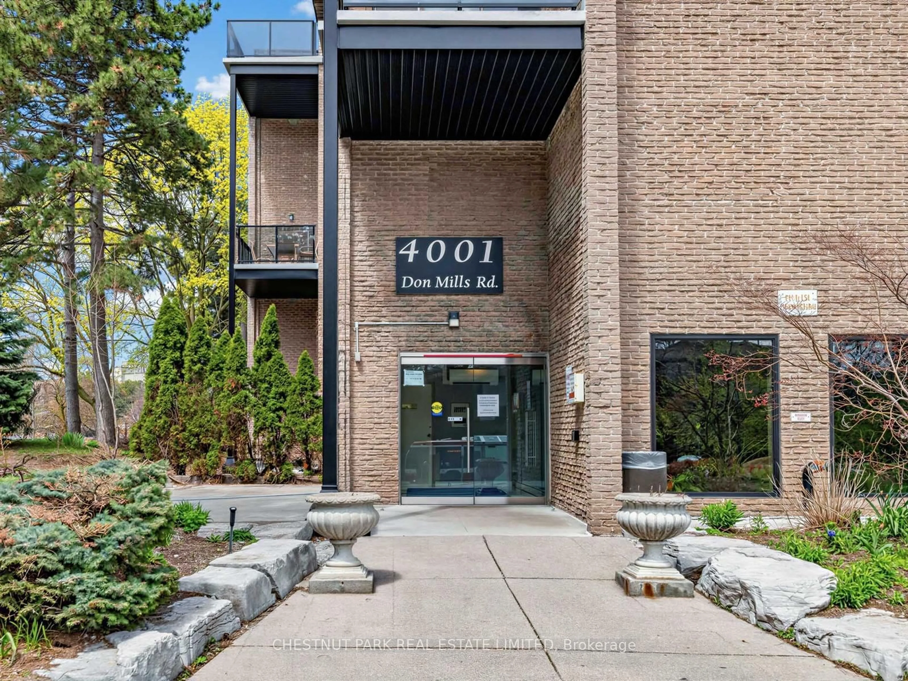 Indoor foyer for 4001 Don Mills Rd #109, Toronto Ontario M2H 3J8