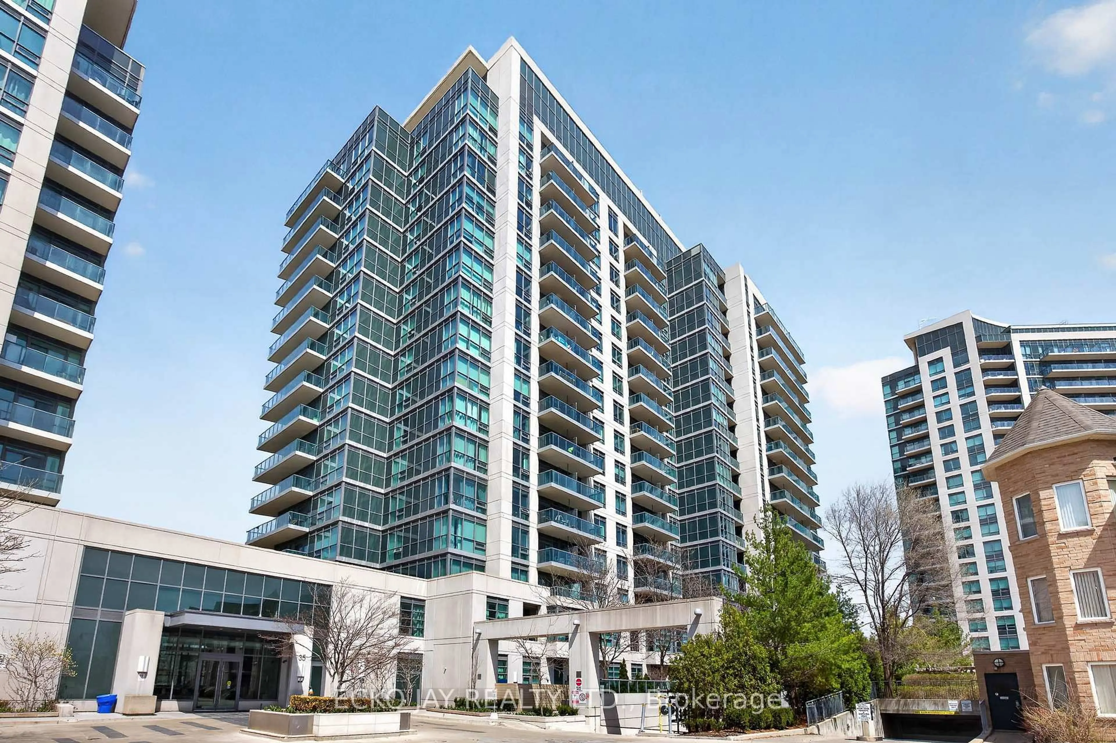 Indoor foyer for 35 Brian Peck Cres #Ph01, Toronto Ontario M4G 0A5