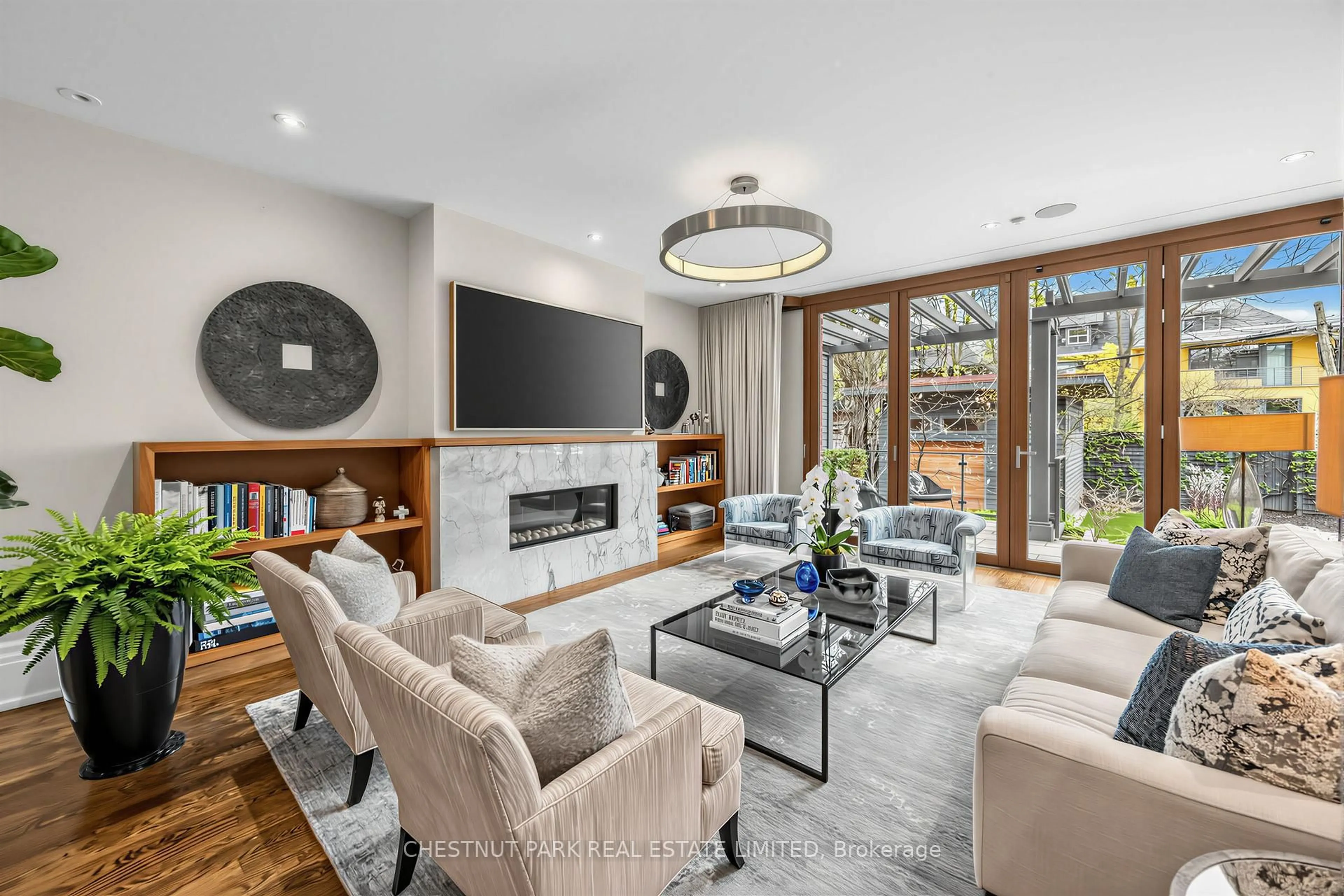 Living room with furniture, unknown for 94 Walmer Rd, Toronto Ontario M5R 2X7