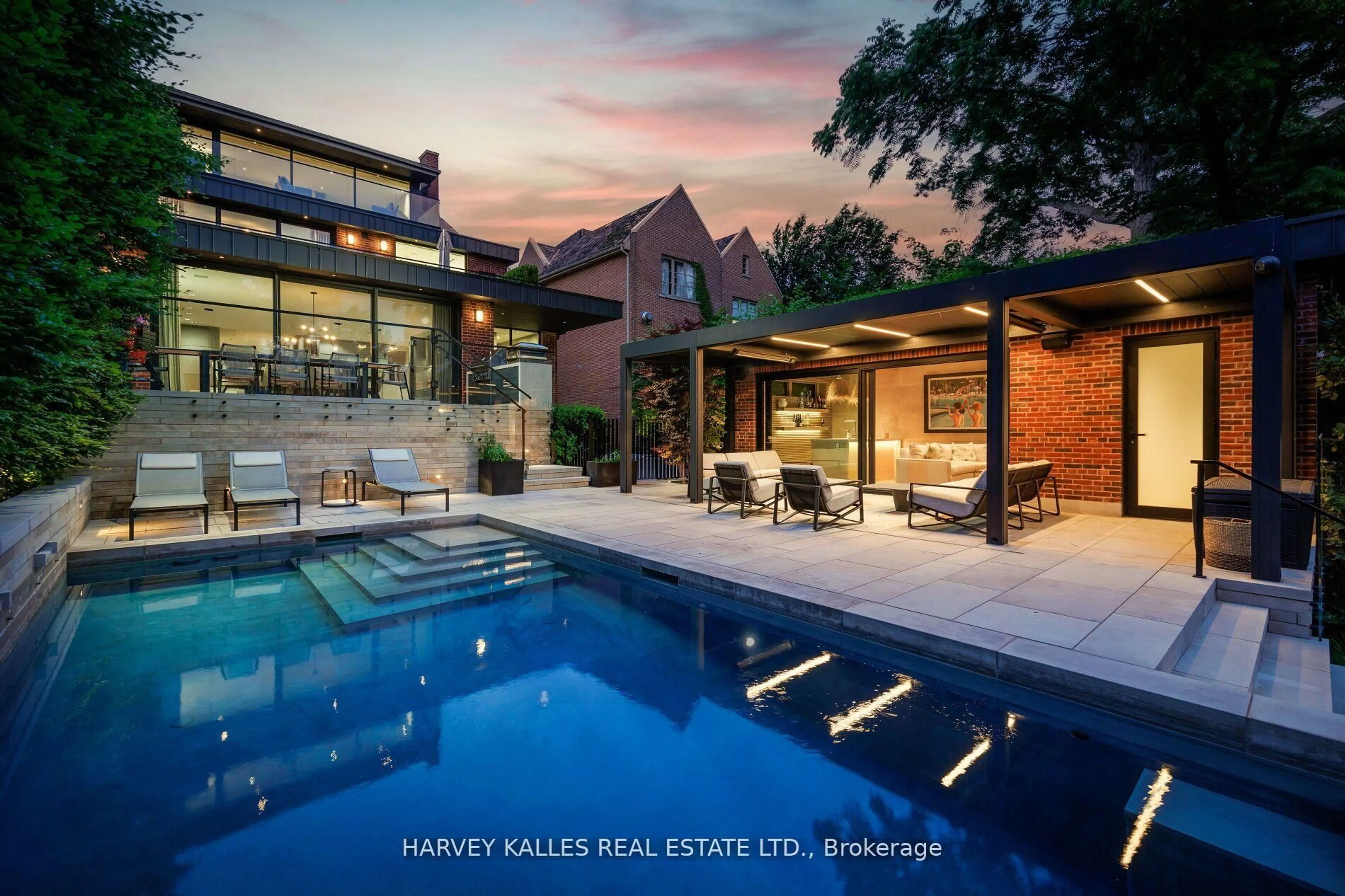 Home with brick exterior material, water/lake/river/ocean view for 27 South Dr, Toronto Ontario M4W 1R2