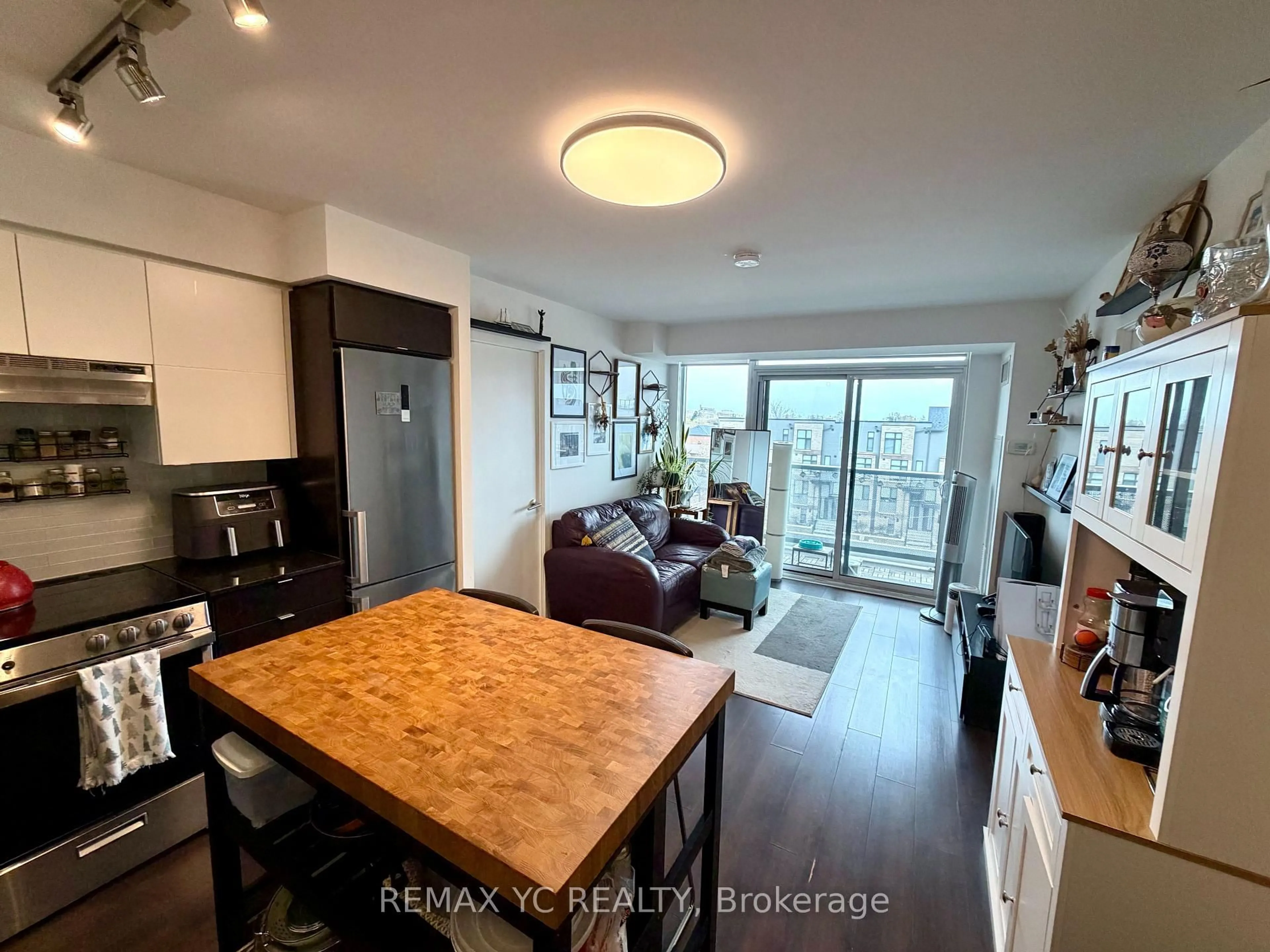 A pic of a room for 120 Varna Dr #520, Toronto Ontario M6A 0B3