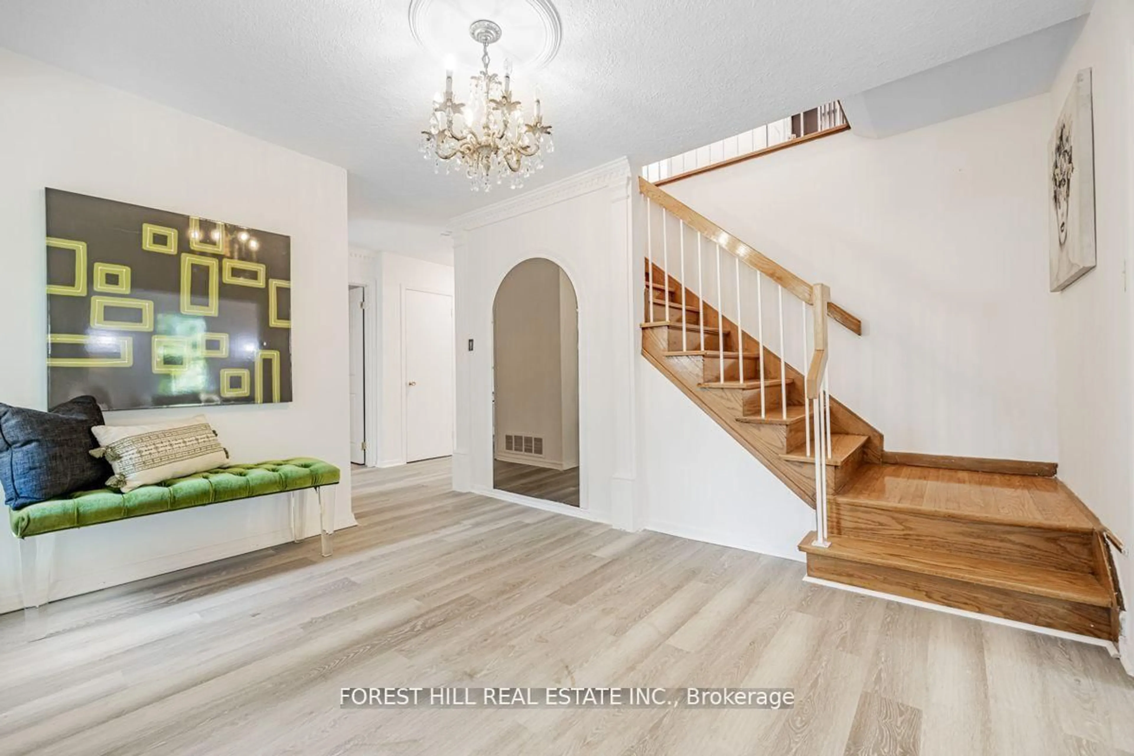Indoor entryway for 2977 Bayview Ave, Toronto Ontario M2K 1E9