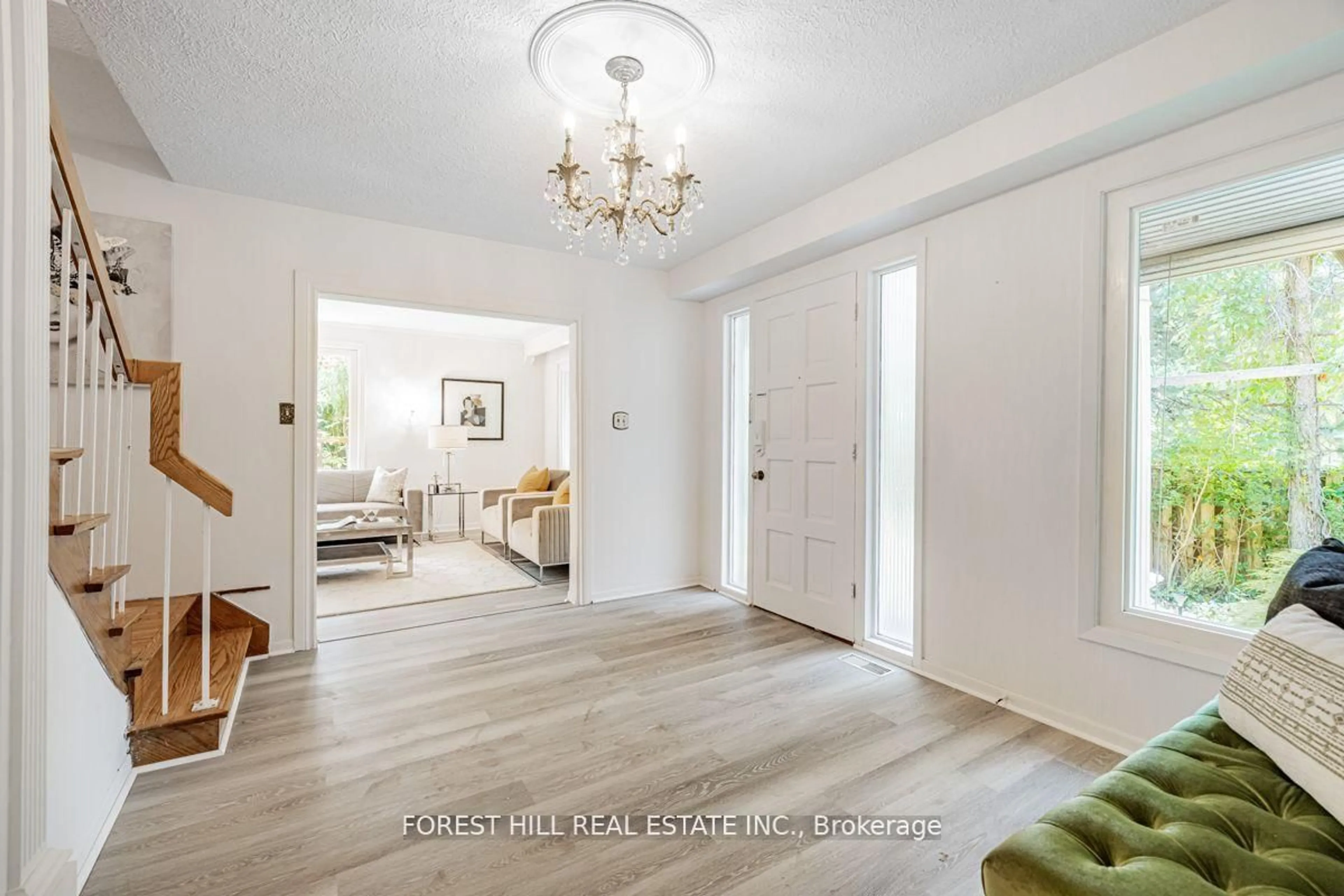 Indoor entryway for 2977 Bayview Ave, Toronto Ontario M2K 1E9