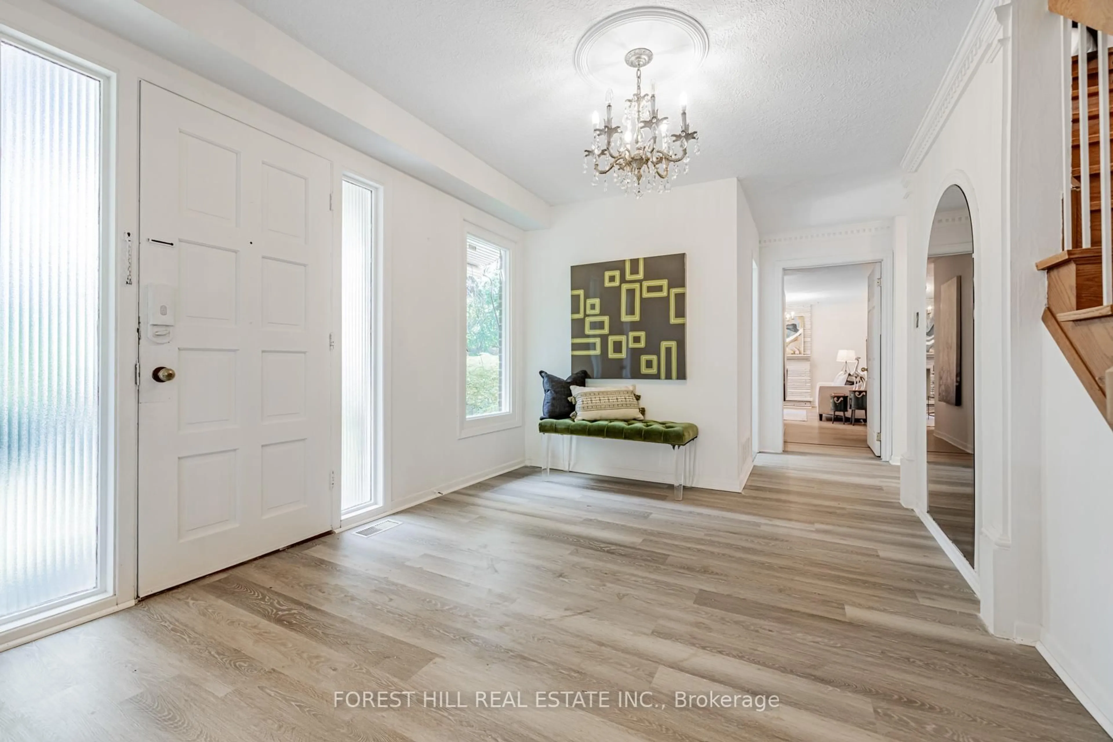 Indoor entryway for 2977 Bayview Ave, Toronto Ontario M2K 1E9