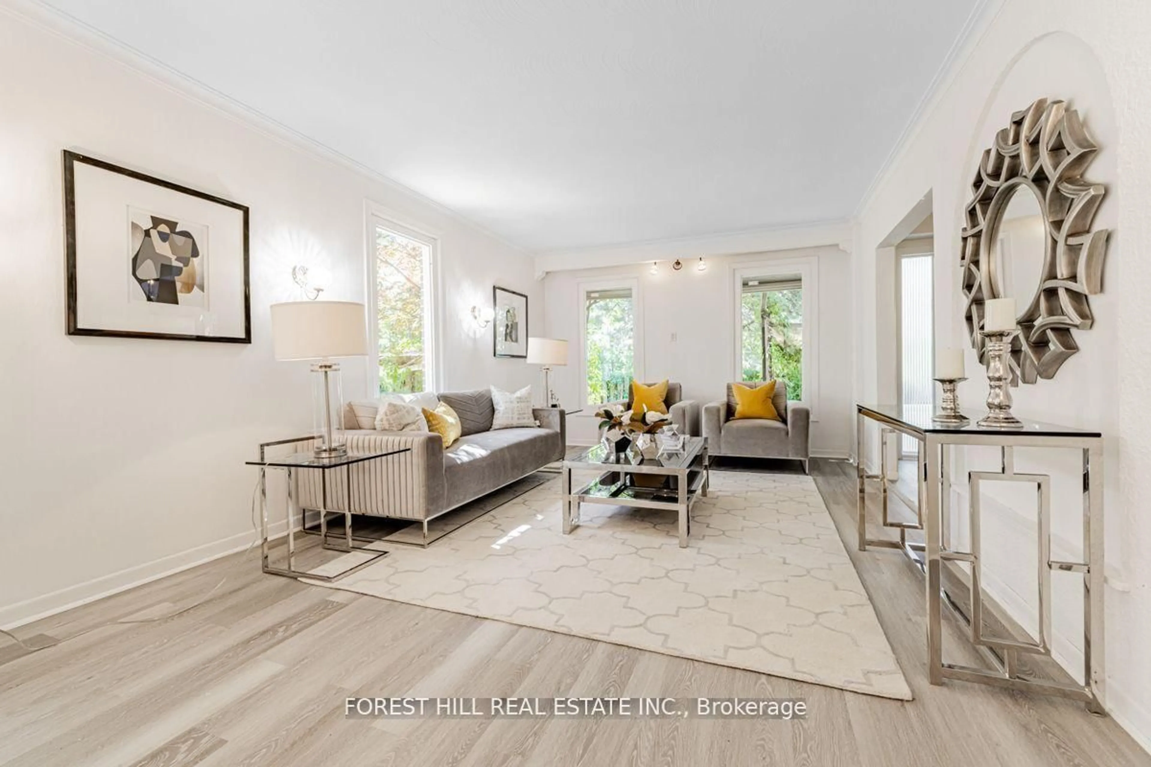 Living room with furniture, unknown for 2977 Bayview Ave, Toronto Ontario M2K 1E9