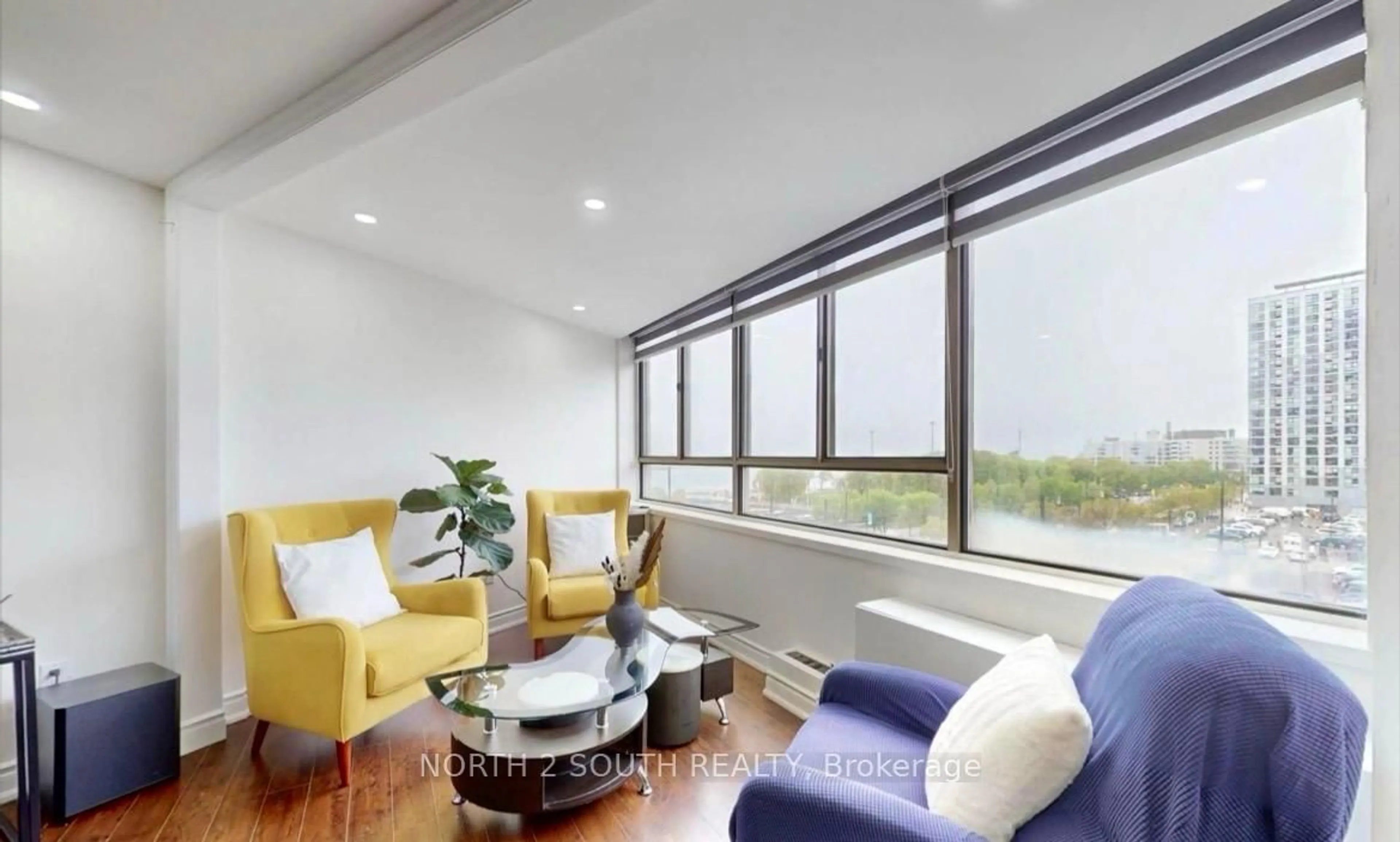 Living room with furniture, unknown for 270 Queens Quay #505, Toronto Ontario M5J 2N4