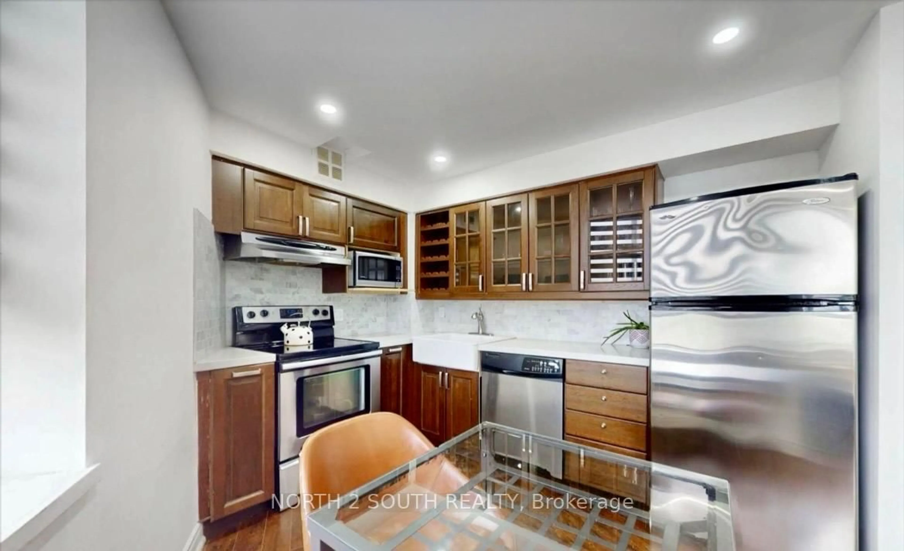 Standard kitchen, unknown for 270 Queens Quay #505, Toronto Ontario M5J 2N4