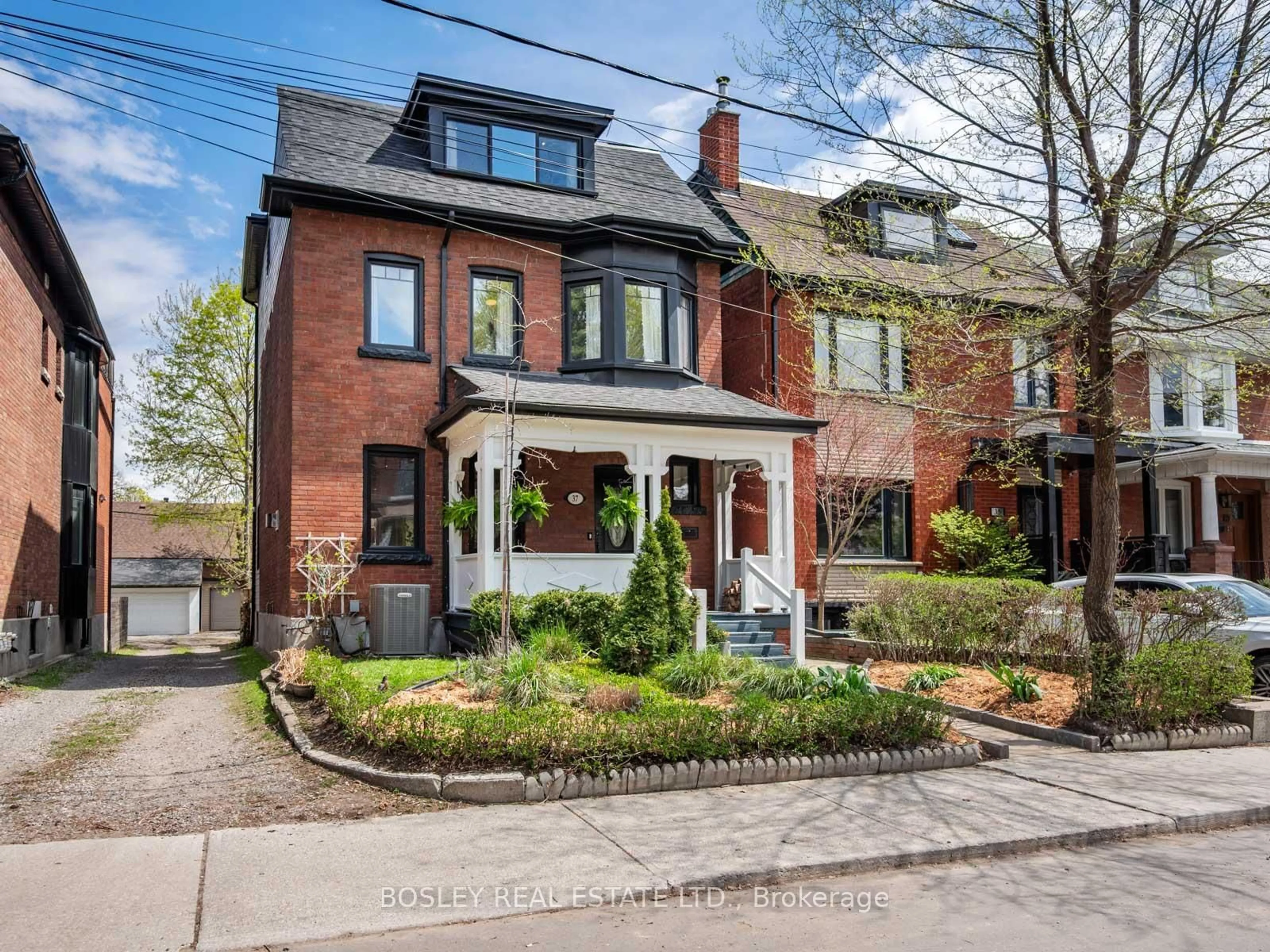 Home with brick exterior material, street for 37 Havelock St, Toronto Ontario M6H 3B3