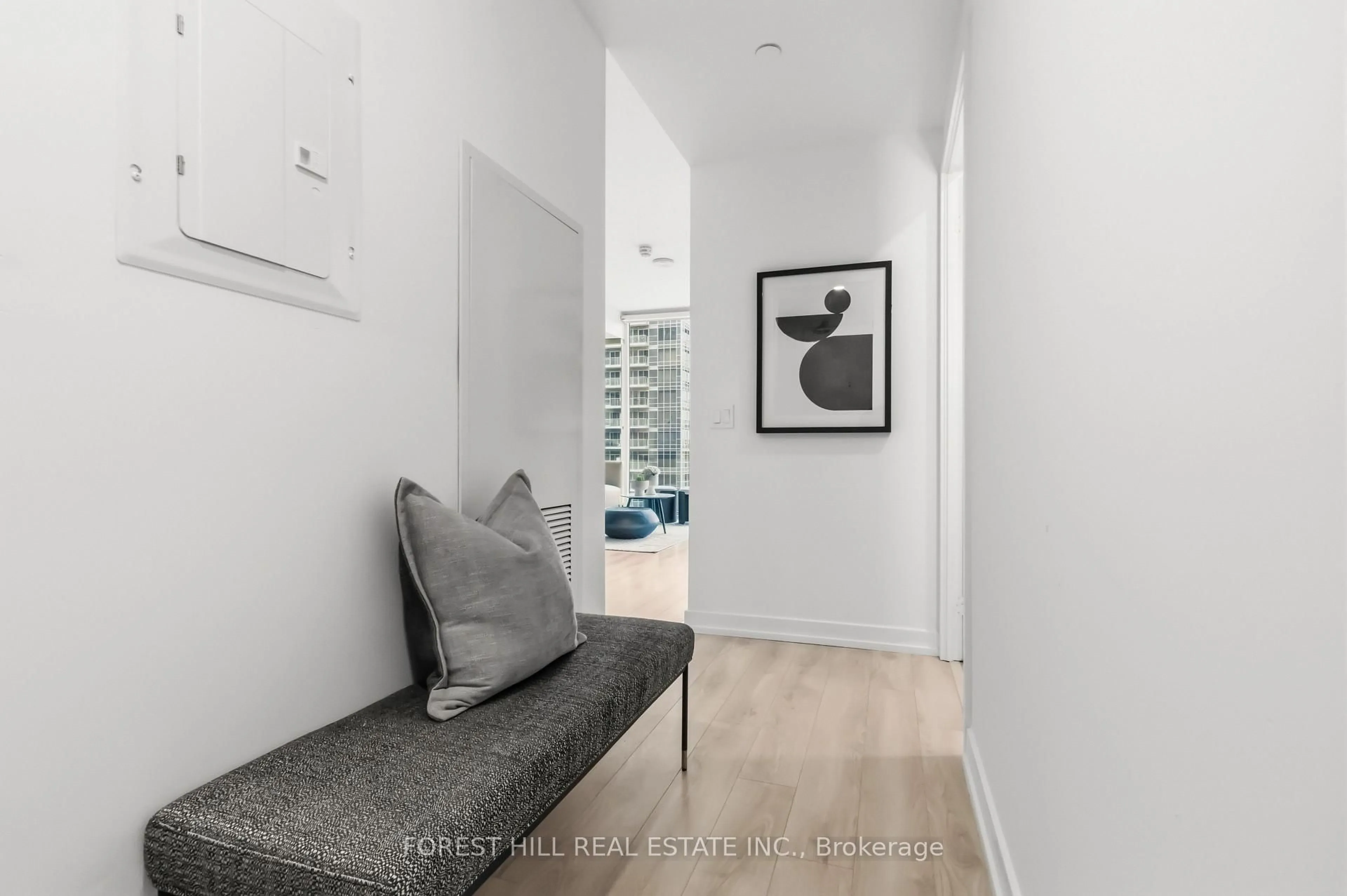 Indoor entryway for 33 Helendale Ave #819, Toronto Ontario M4R 0A4