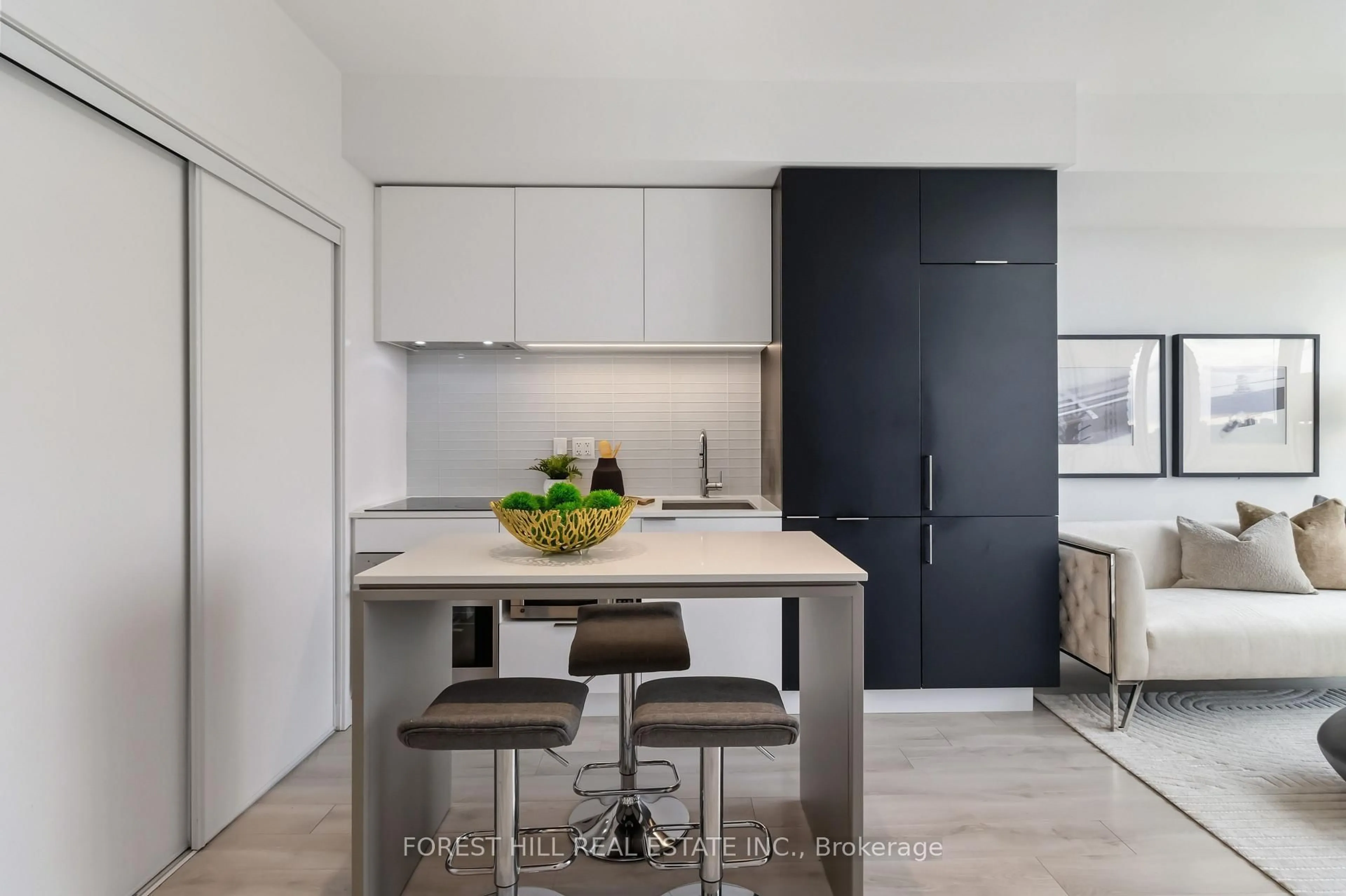 Contemporary kitchen, unknown for 33 Helendale Ave #819, Toronto Ontario M4R 0A4