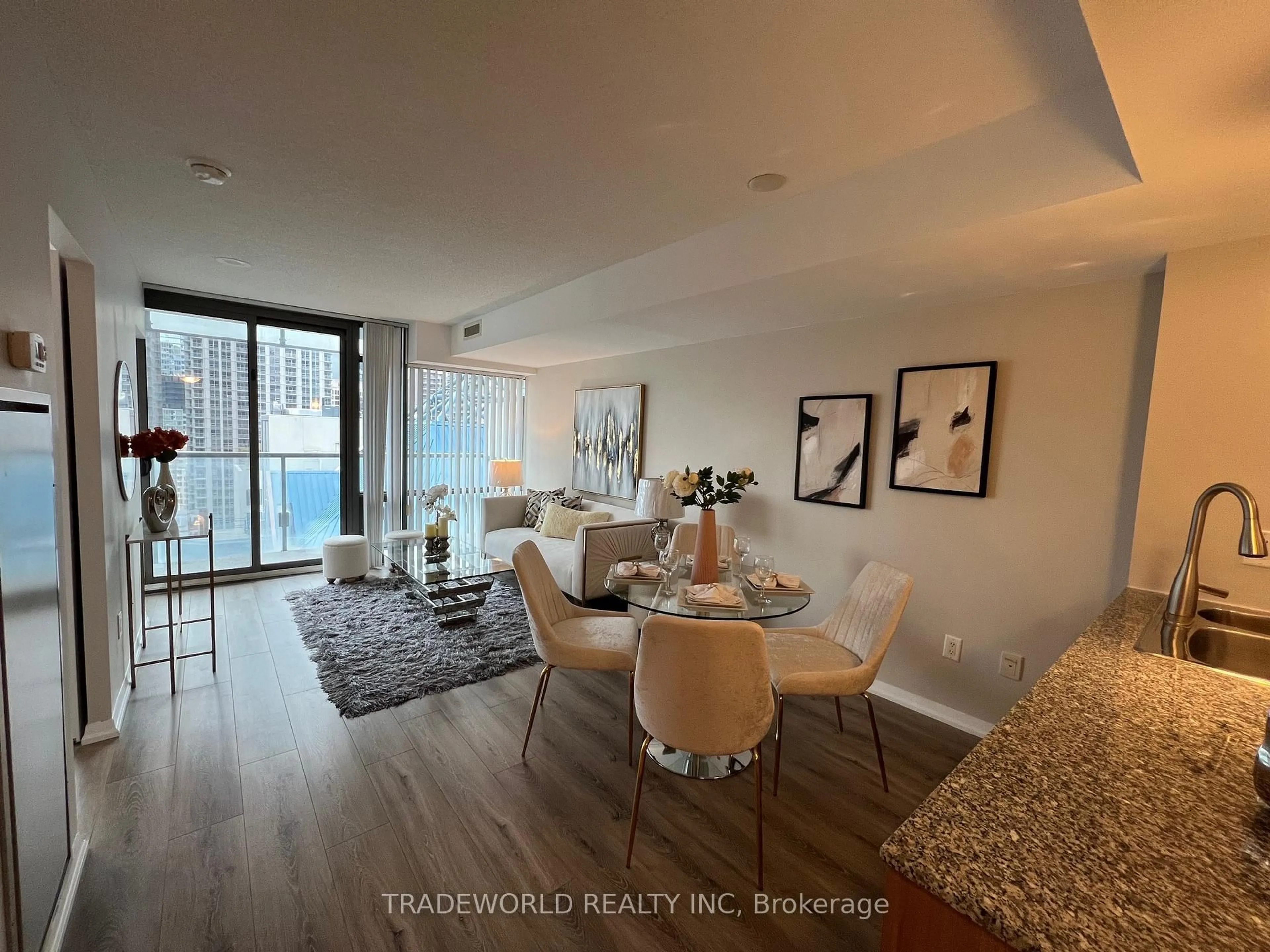 A pic of a room for 38 Grenville St #1806, Toronto Ontario M4Y 1A5