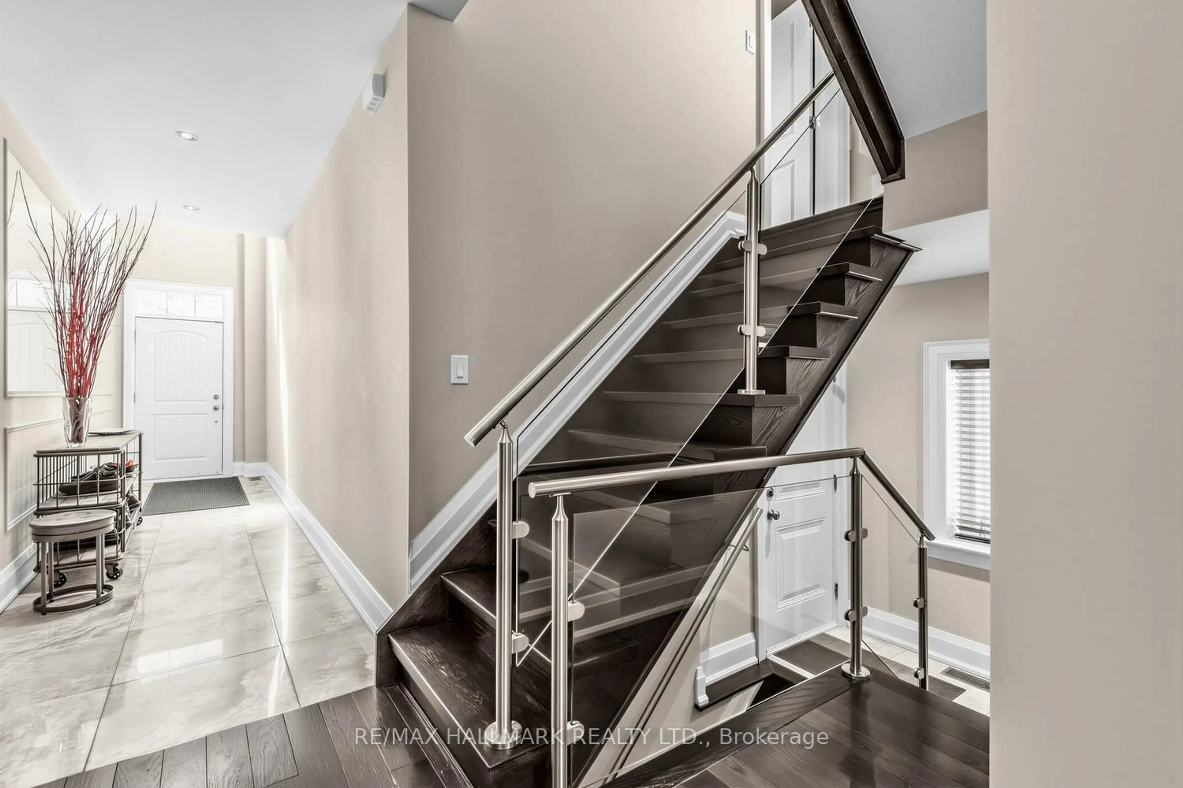 Stairs for 192 Erskine Ave, Toronto Ontario M4P 1Z4