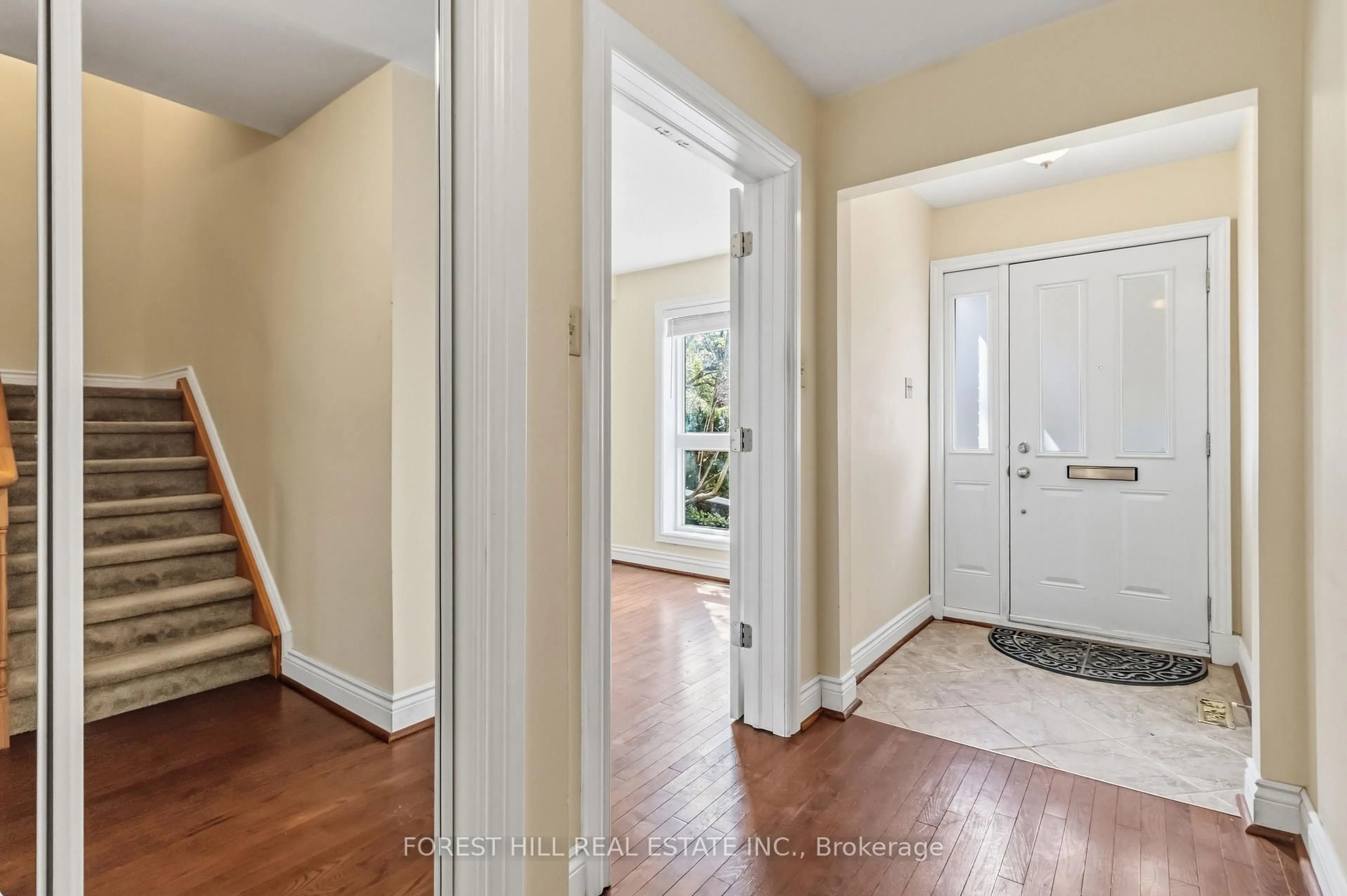Indoor entryway for 61 Snowshoe Mill Way, Toronto Ontario M2L 1T4