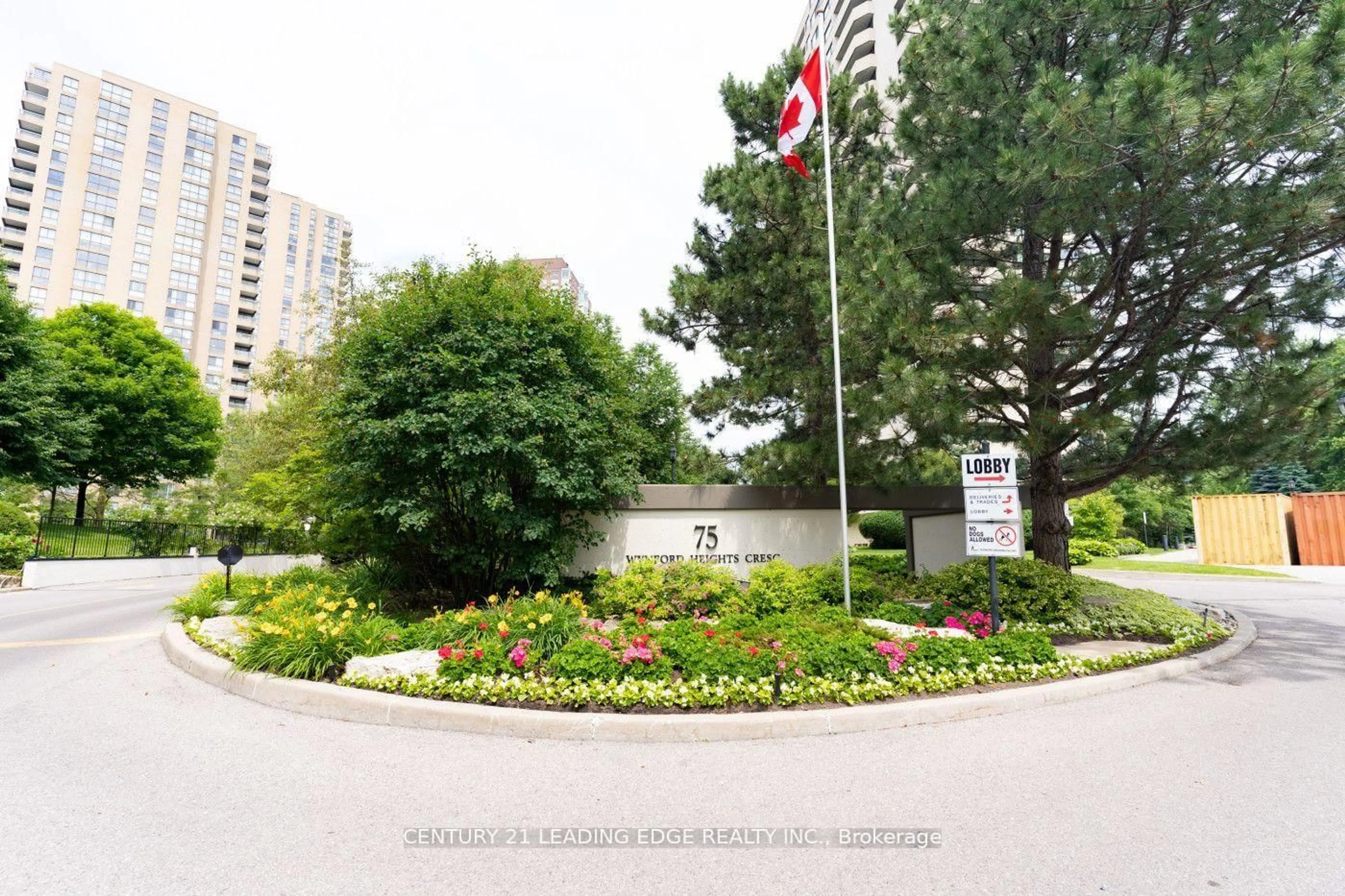 Indoor foyer for 75 Wynford Heights Cres #2403, Toronto Ontario M3C 3H9