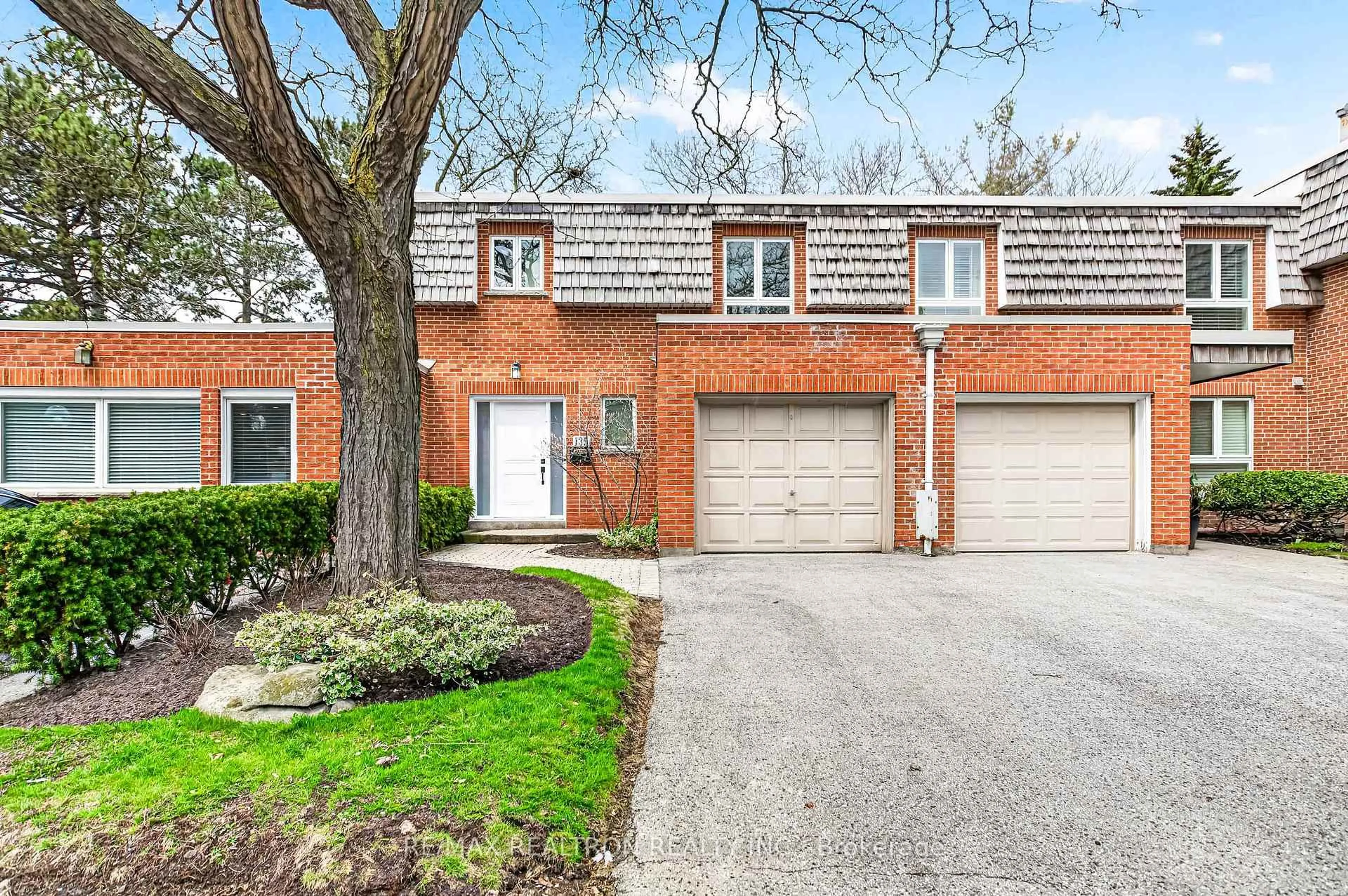 Home with brick exterior material, street for 135 Scenic Mill Way #102, Toronto Ontario M2L 1T1