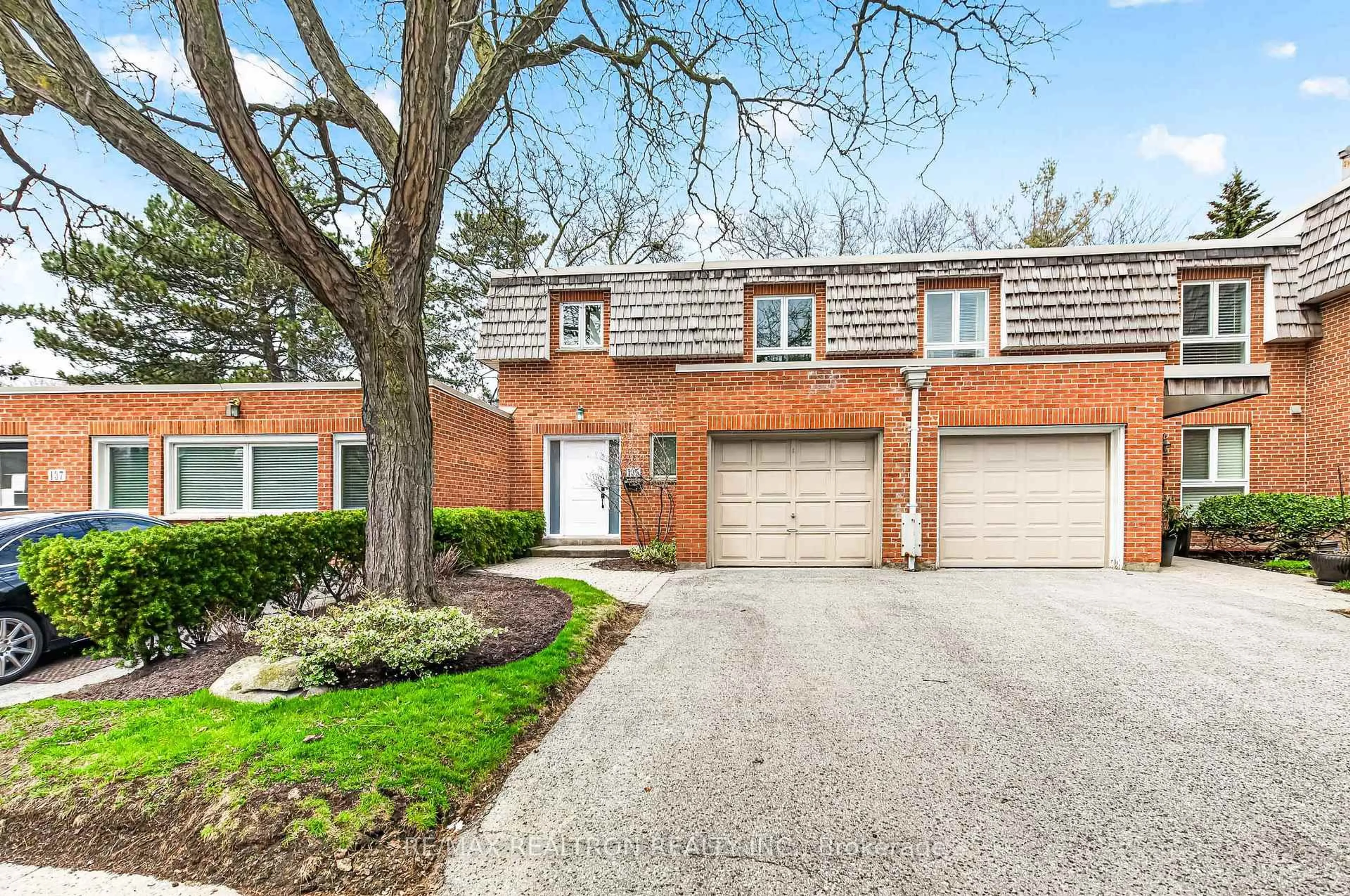 Home with brick exterior material, street for 135 Scenic Mill Way #102, Toronto Ontario M2L 1T1