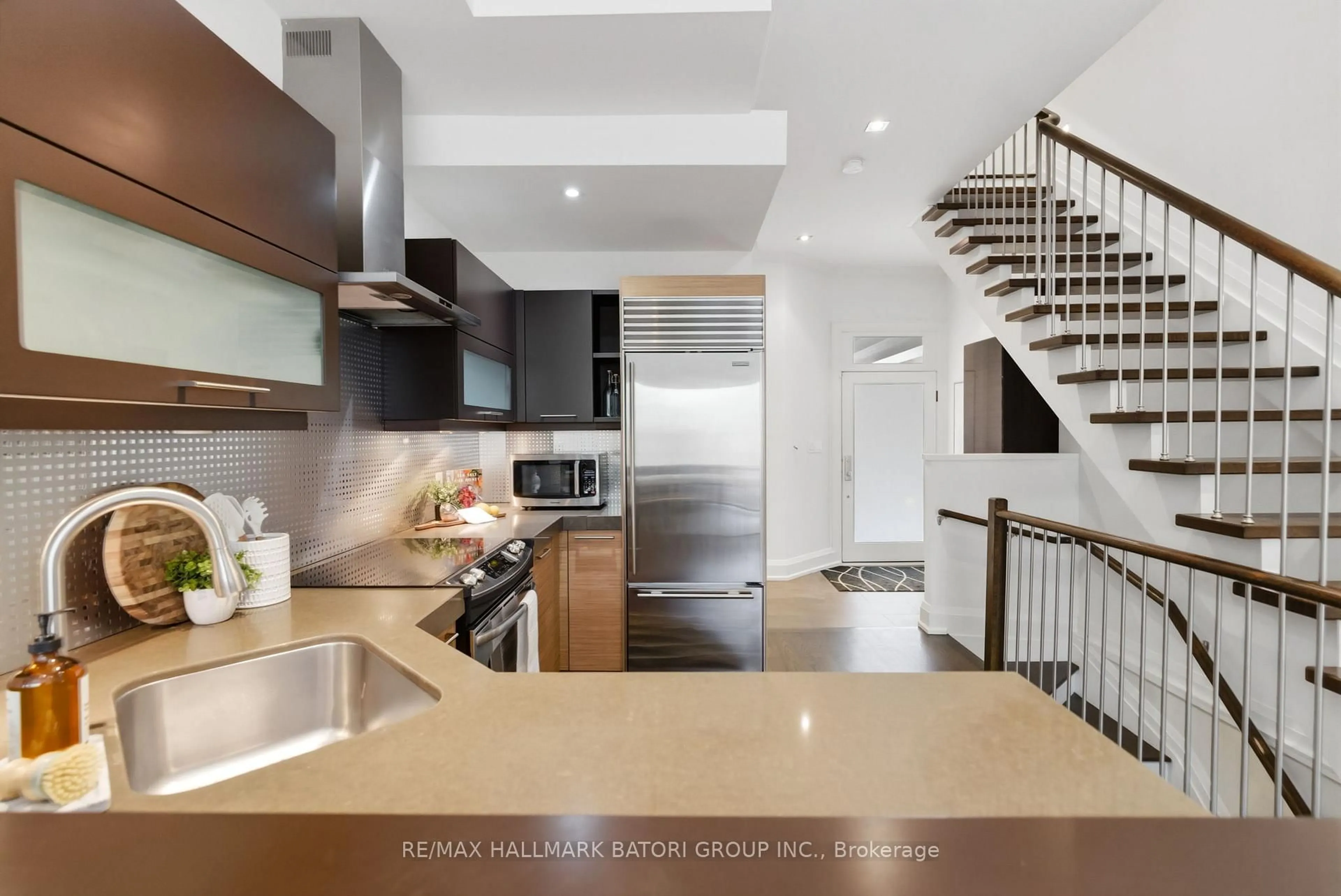 Contemporary kitchen, unknown for 24A Oxton Ave, Toronto Ontario M5P 1L9