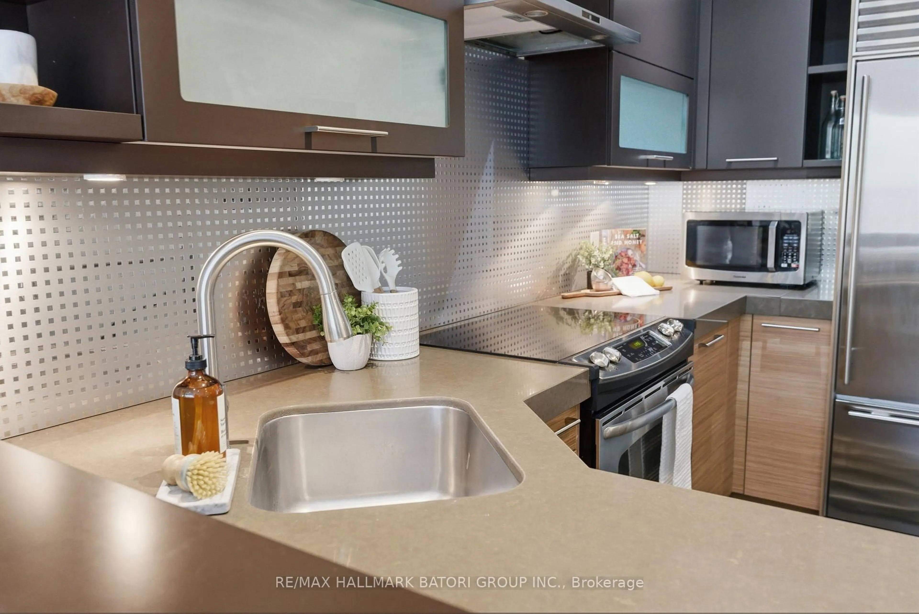 Unknown for 24A Oxton Ave, Toronto Ontario M5P 1L9