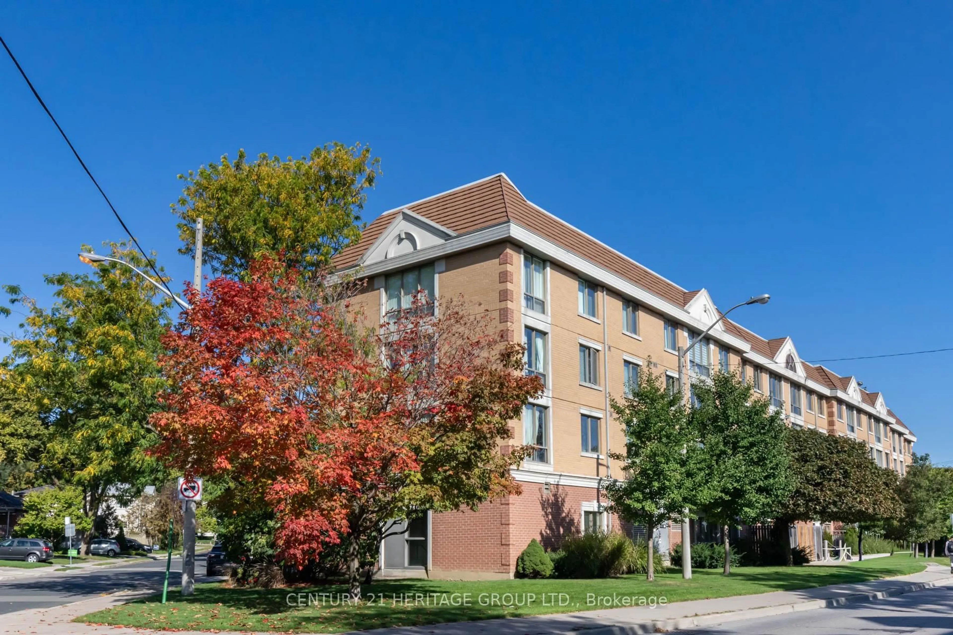 Patio, building for 211 Randolph Rd #405, Toronto Ontario M4G 4H1