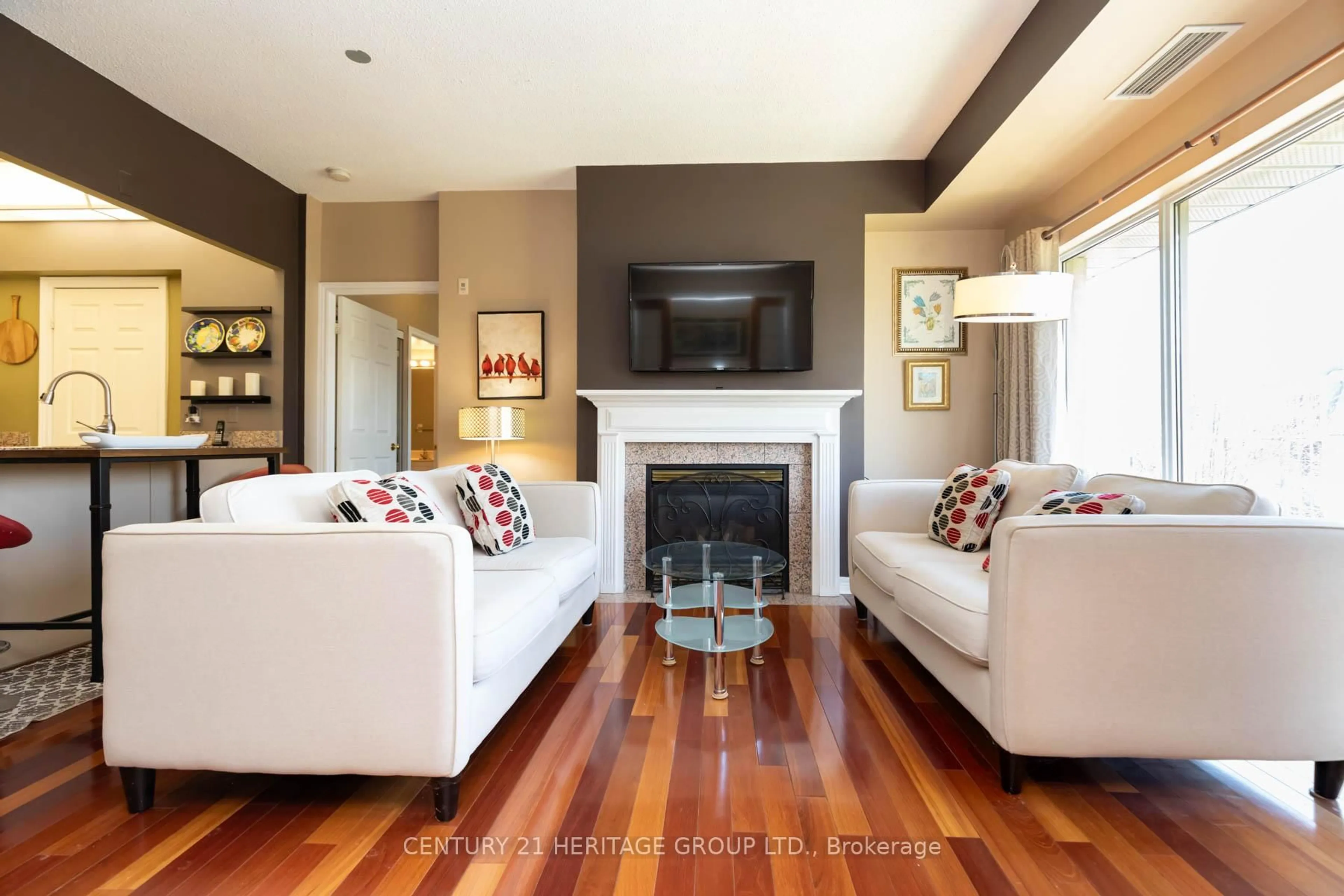 Living room with furniture, unknown for 211 Randolph Rd #405, Toronto Ontario M4G 4H1