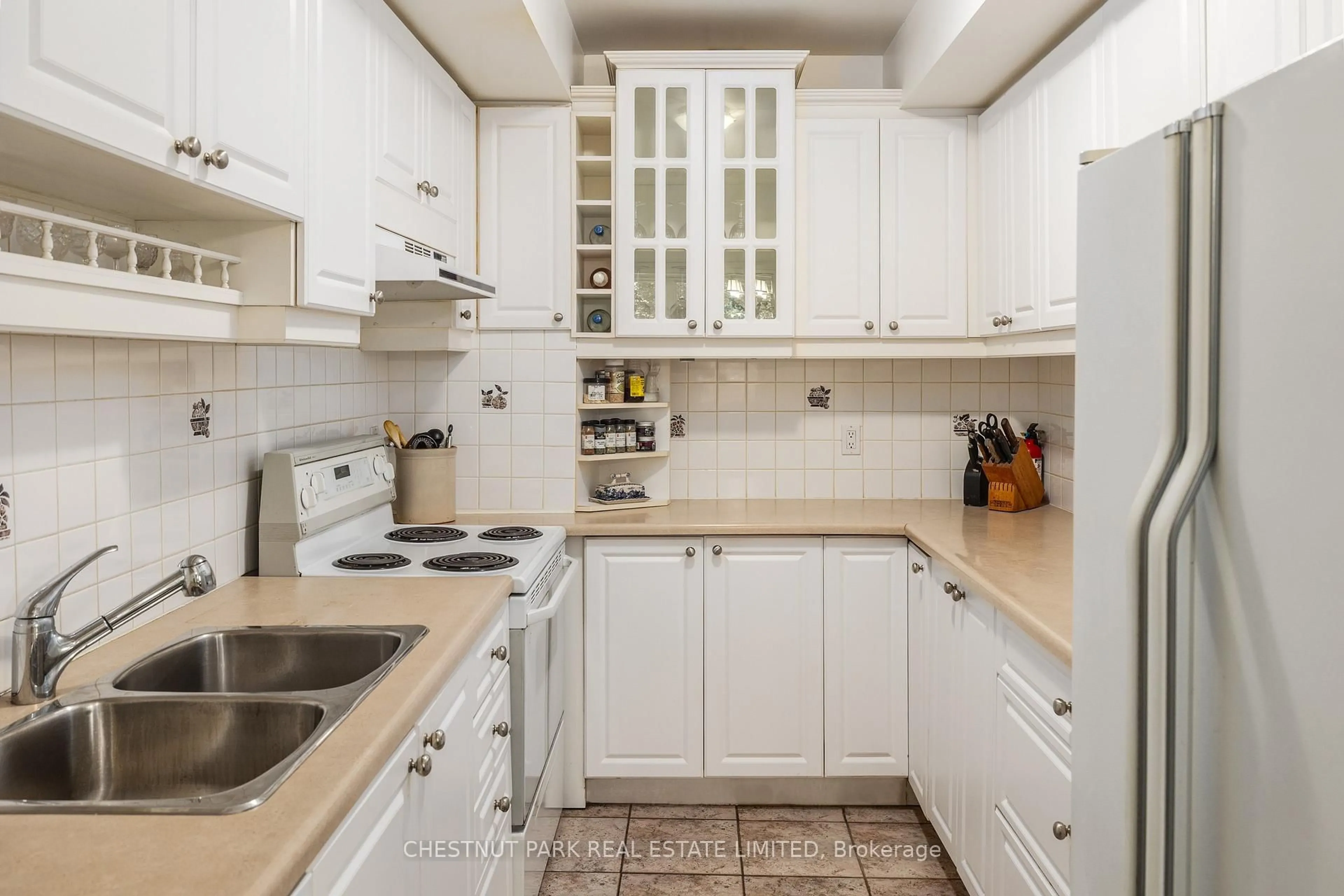 Standard kitchen, unknown for 21 Dale Ave #502, Toronto Ontario M4W 1K3