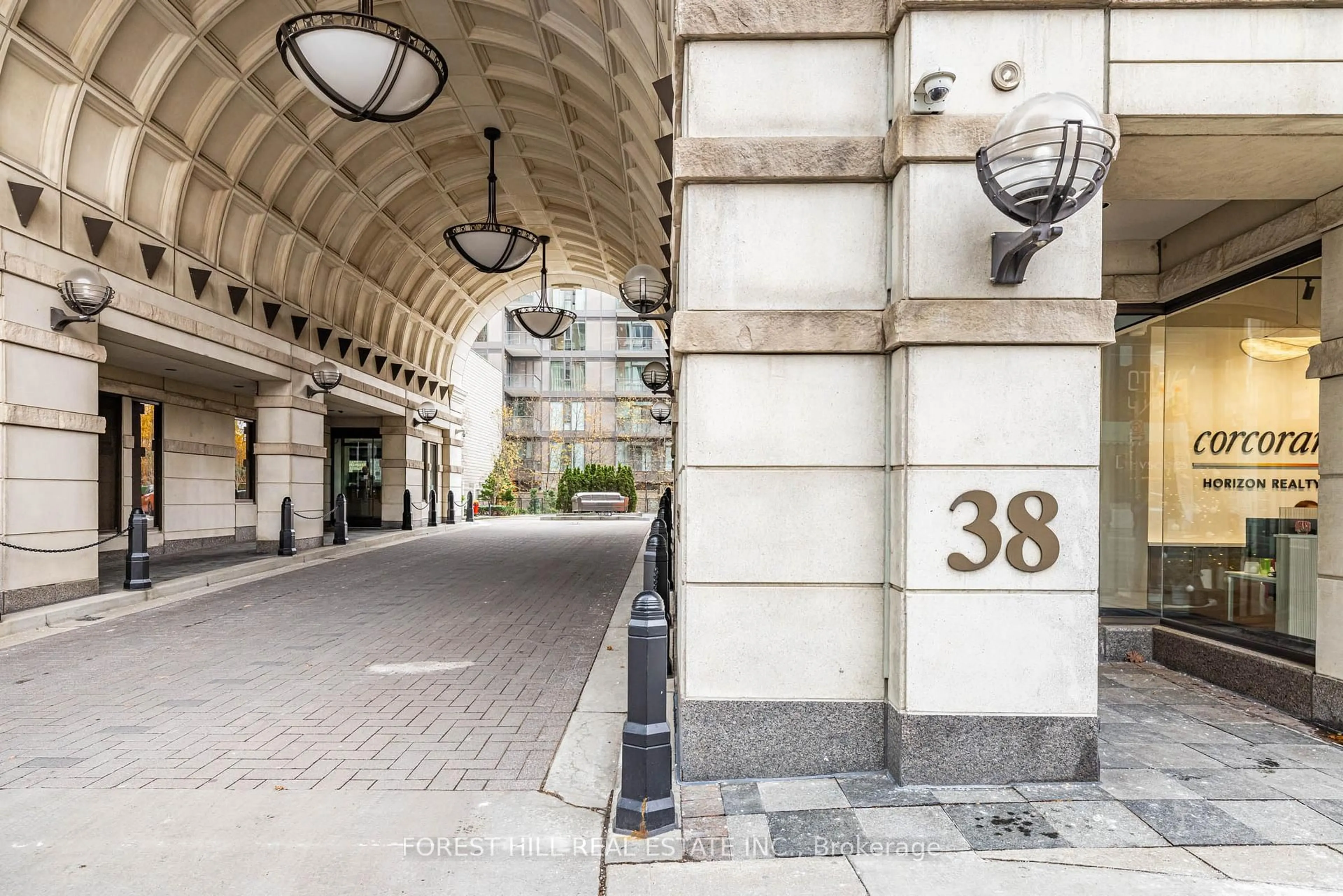 Unknown for 38 Avenue Rd #2002, Toronto Ontario M5R 2G2