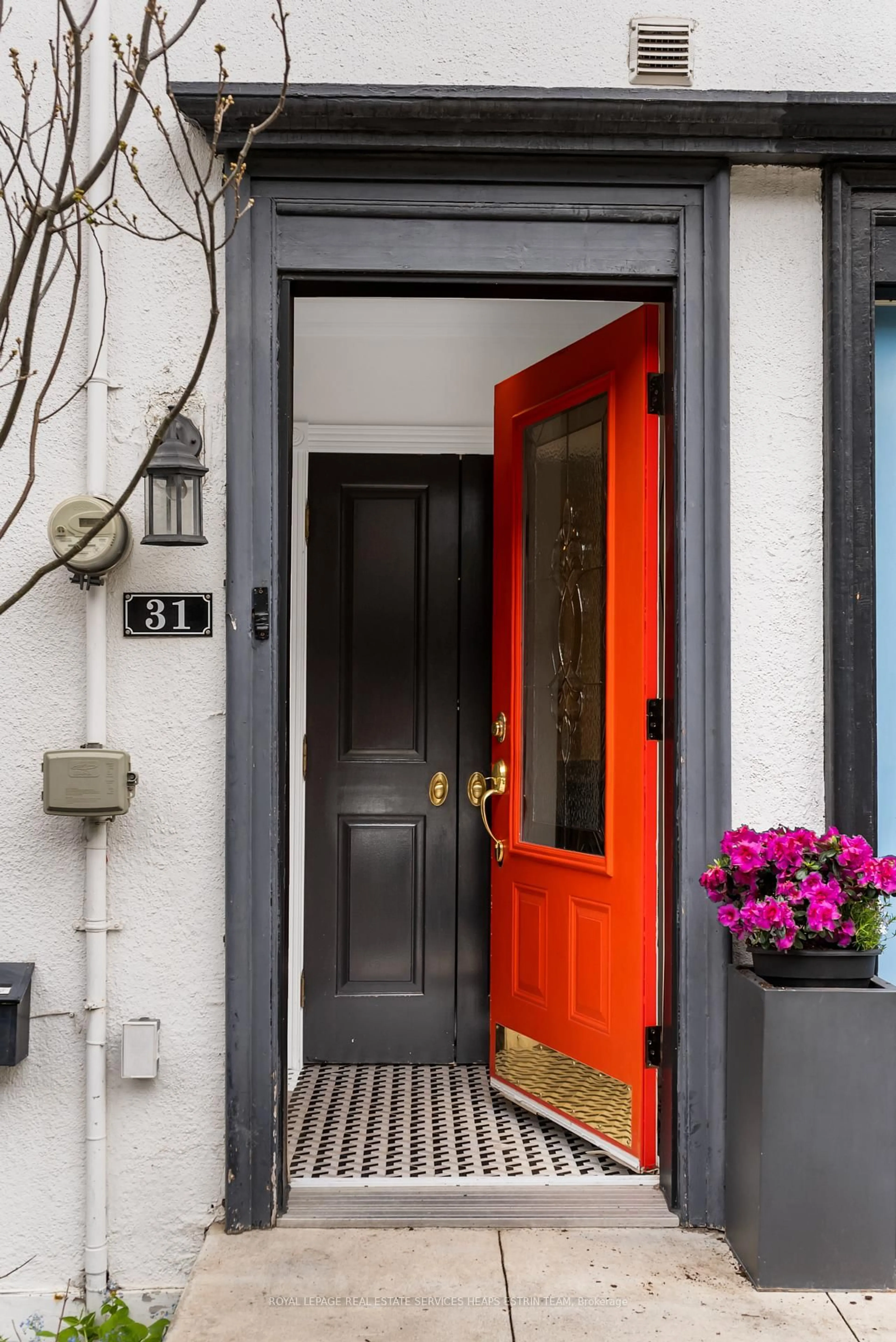 Indoor entryway for 31 Birch Ave, Toronto Ontario M4V 1E1