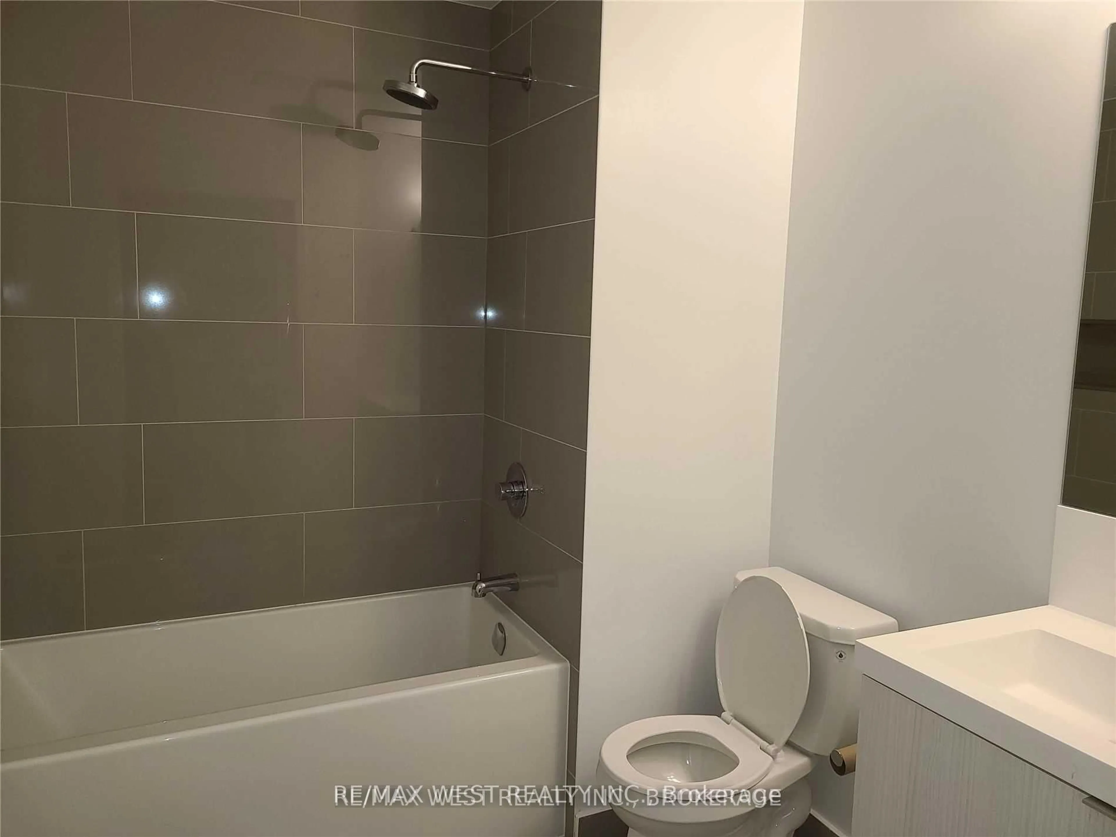 Standard bathroom, ceramic/tile floor for 34 Tubman St #1009, Toronto Ontario M5A 0M8