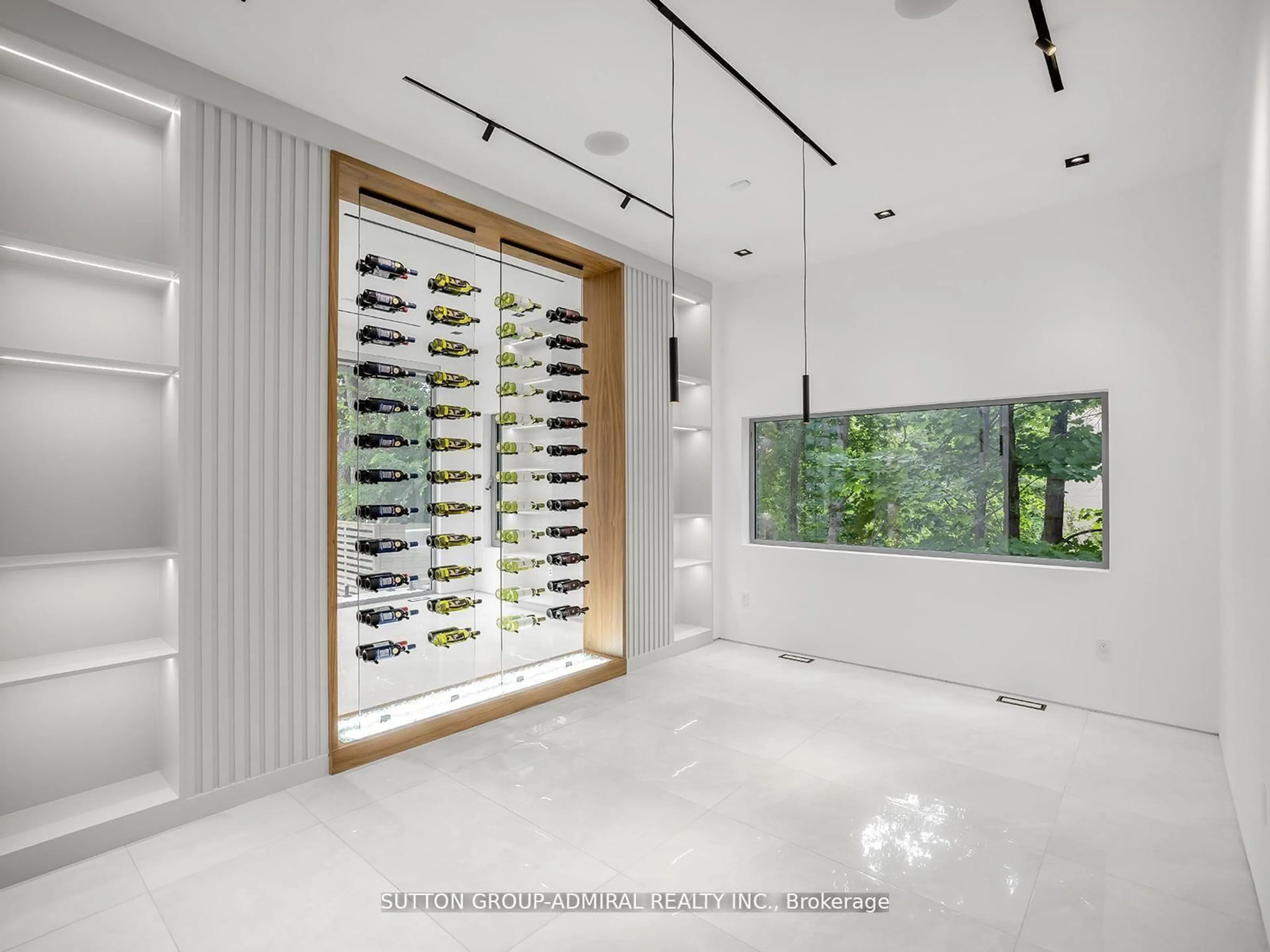 Indoor foyer for 157 Old Forest Hill Rd, Toronto Ontario M5N 2N7