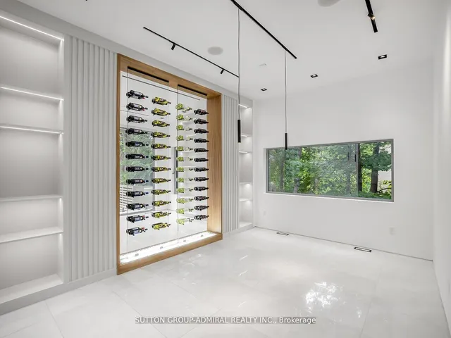 157 Old Forest Hill Rd, Toronto 4