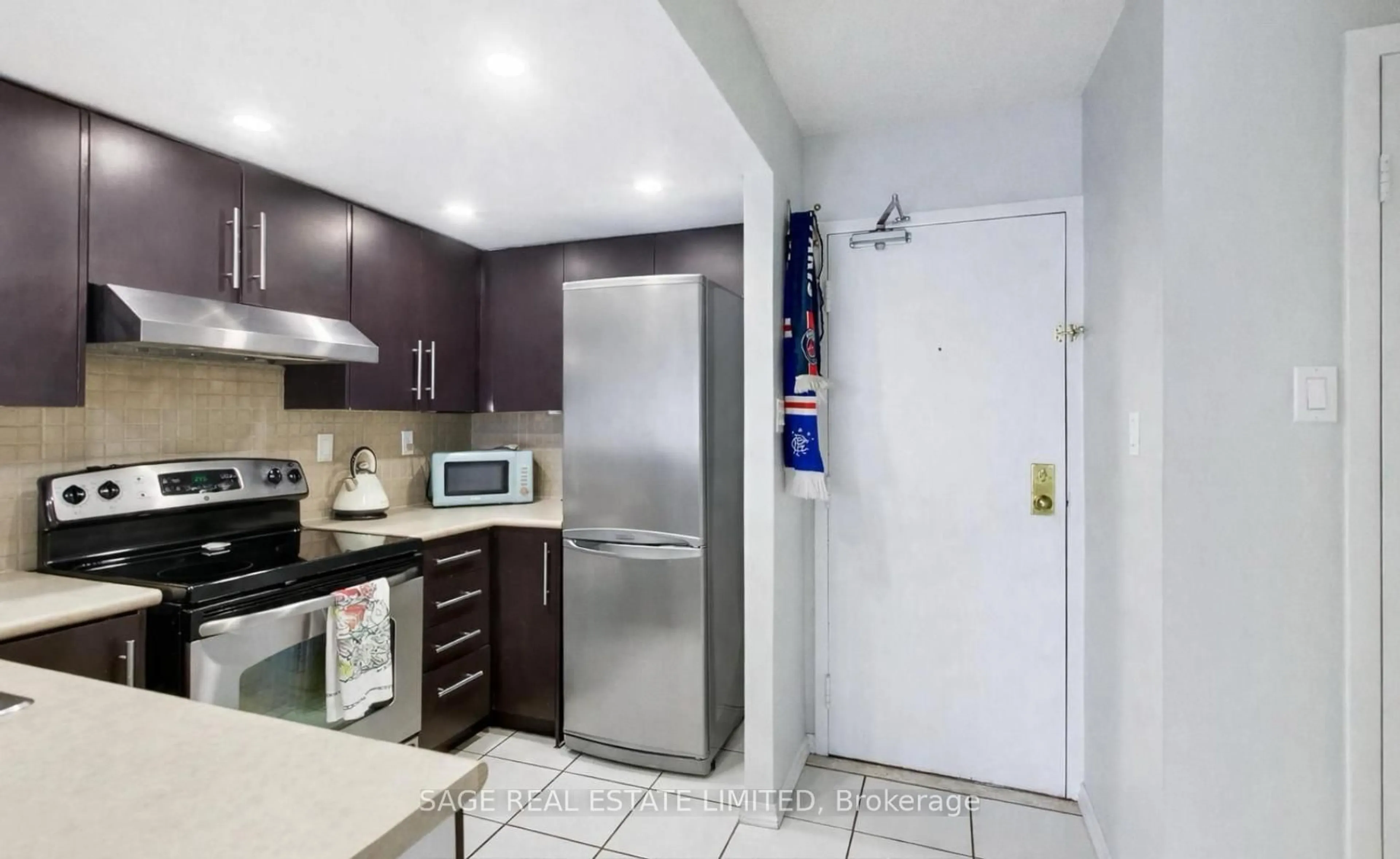 Standard kitchen, ceramic/tile floor for 456 College St #205, Toronto Ontario M6G 4A3