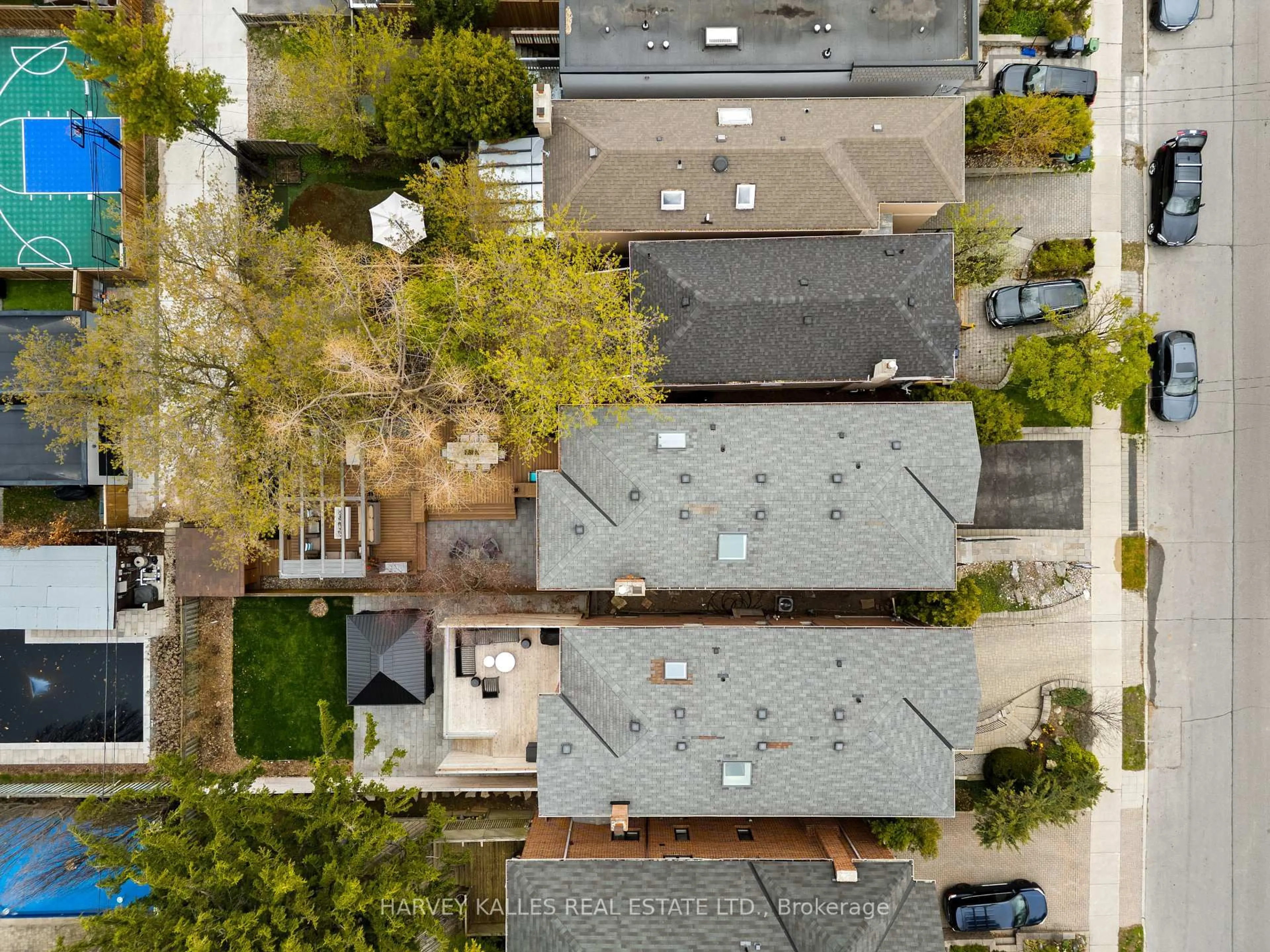 A pic from outside/outdoor area/front of a property/back of a property/a pic from drone, city buildings view from balcony for 434 Bedford Park Ave, Toronto Ontario M5M 1K1