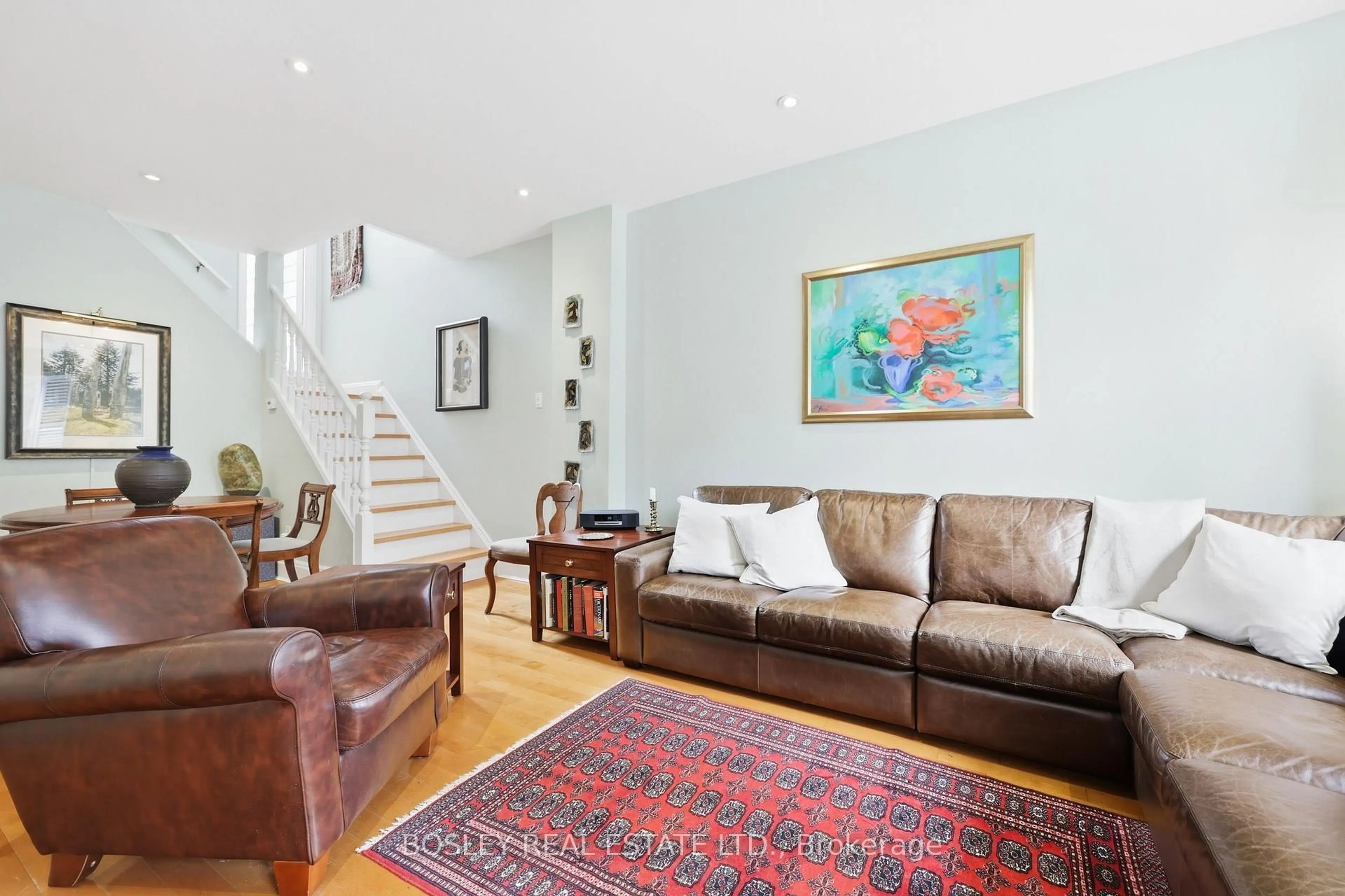 Living room with furniture, unknown for 438 Wellesley St, Toronto Ontario M4X 1H7