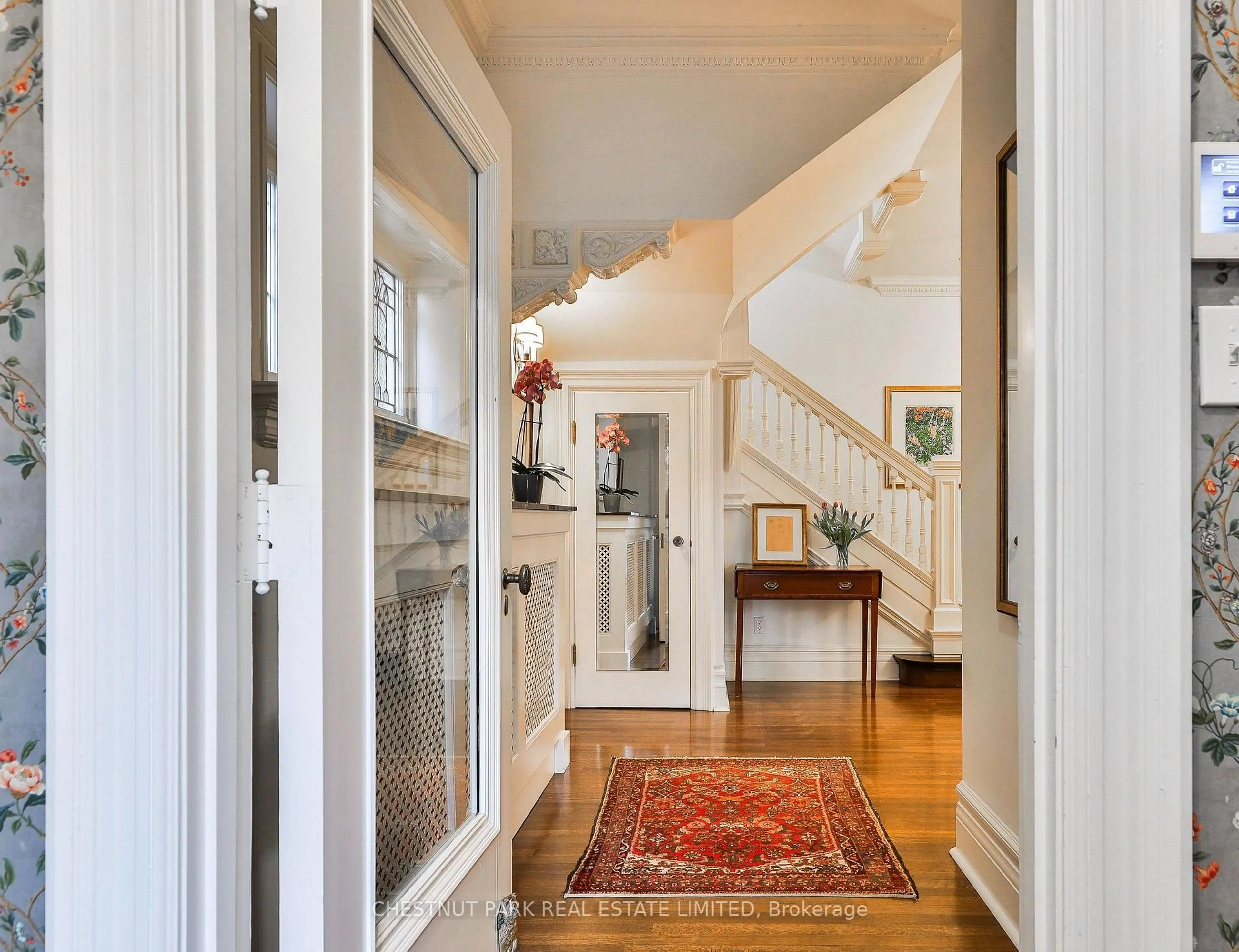 Indoor entryway for 17 Elm Ave, Toronto Ontario M4W 1M9