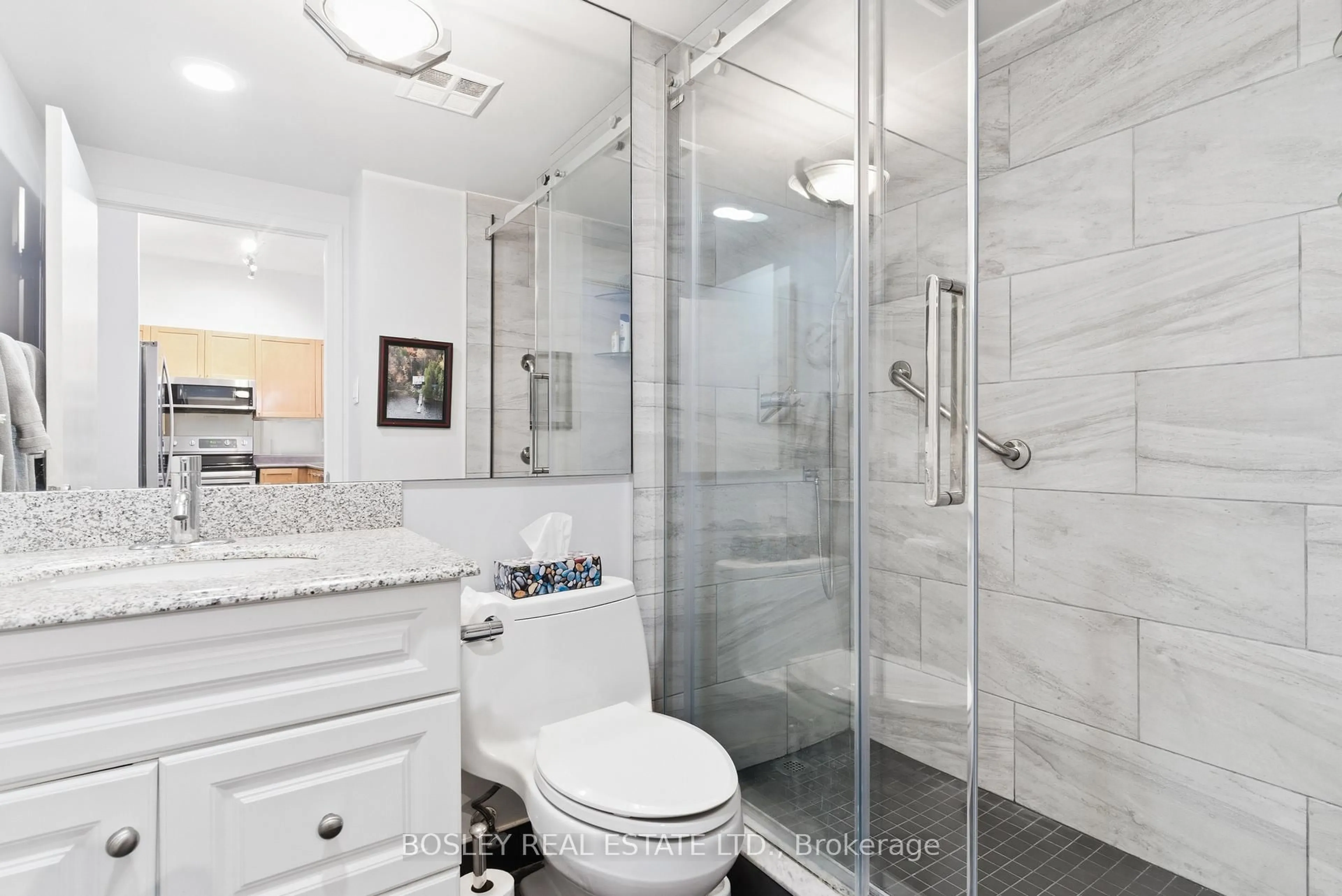 Standard bathroom, ceramic/tile floor for 600 Queens Quay West #106, Toronto Ontario M5V 3M3