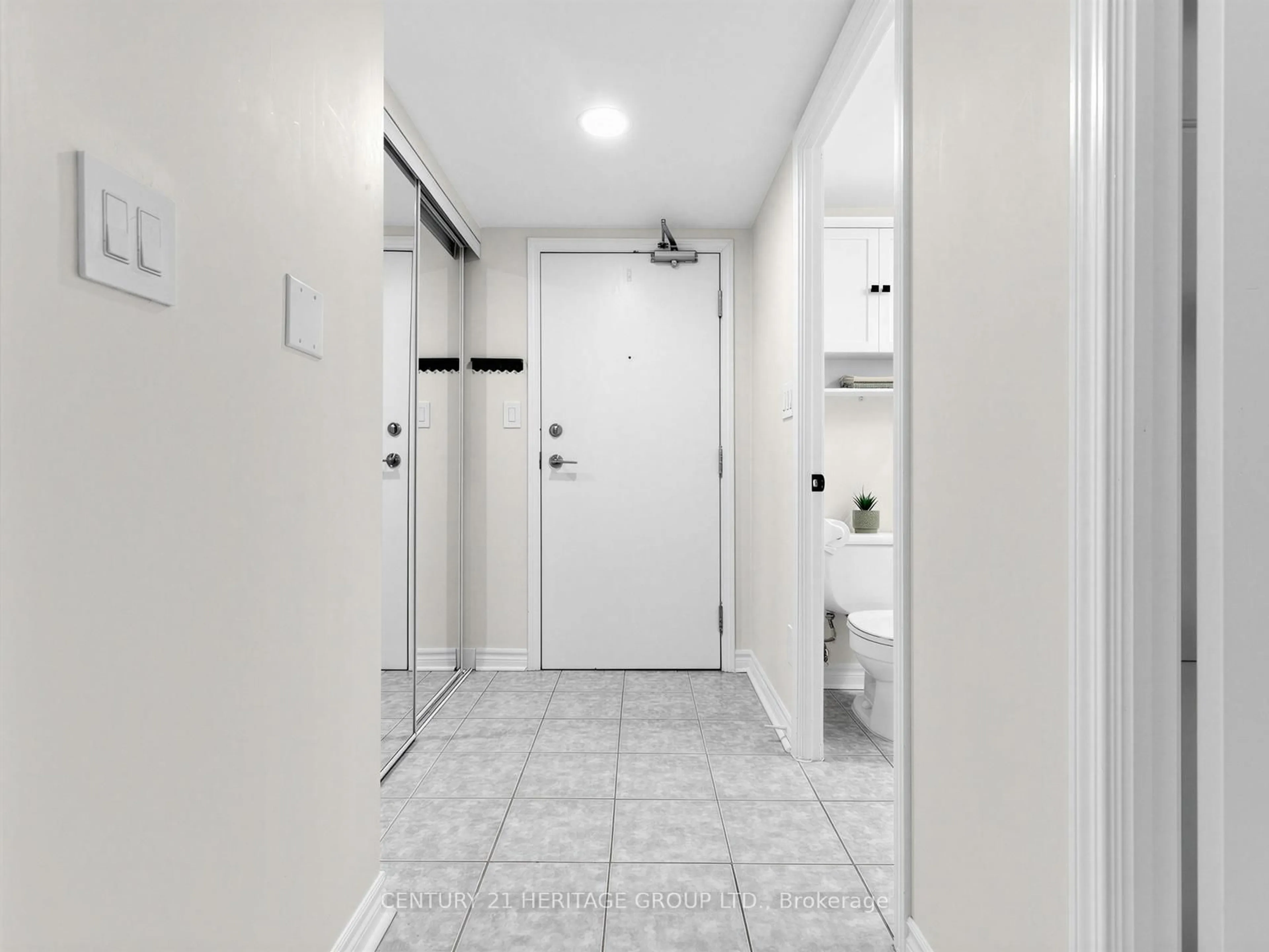 Indoor foyer for 8 Rean Dr #703, Toronto Ontario M2K 3B9
