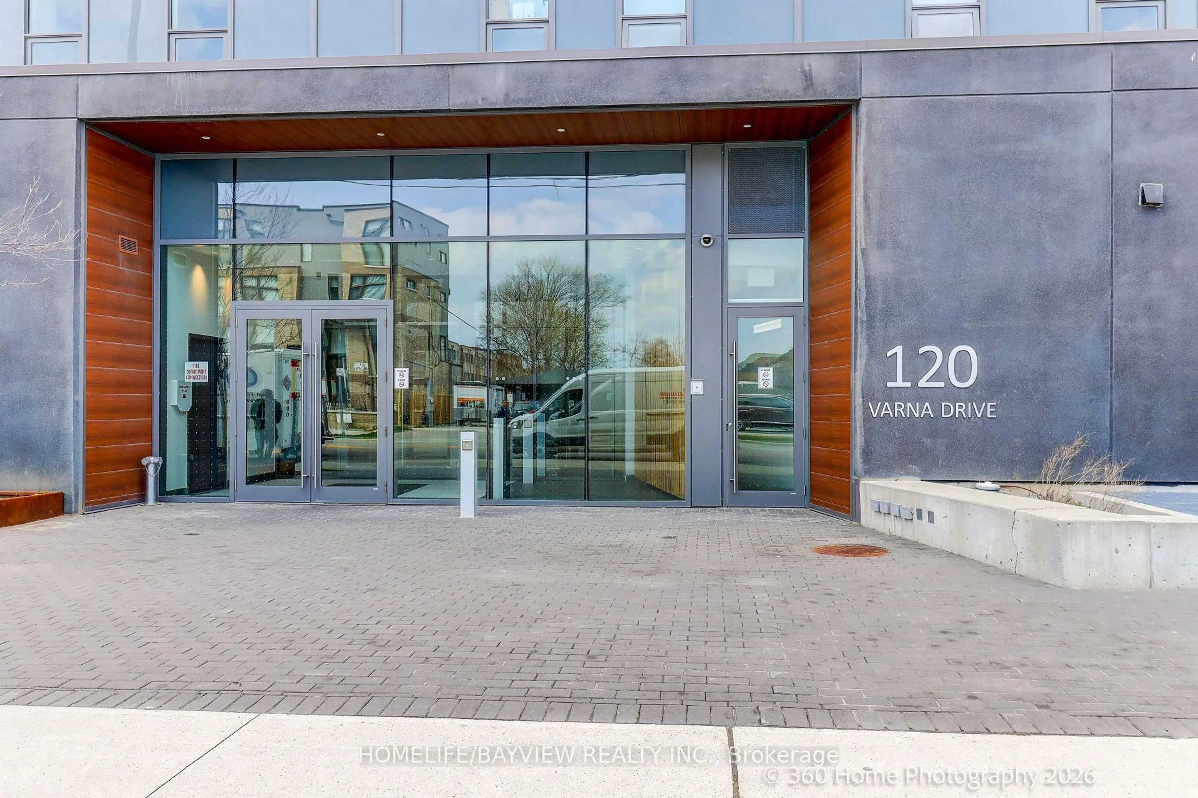 Indoor foyer for 120 VARNA Dr ##510, Toronto Ontario M6A 0B3