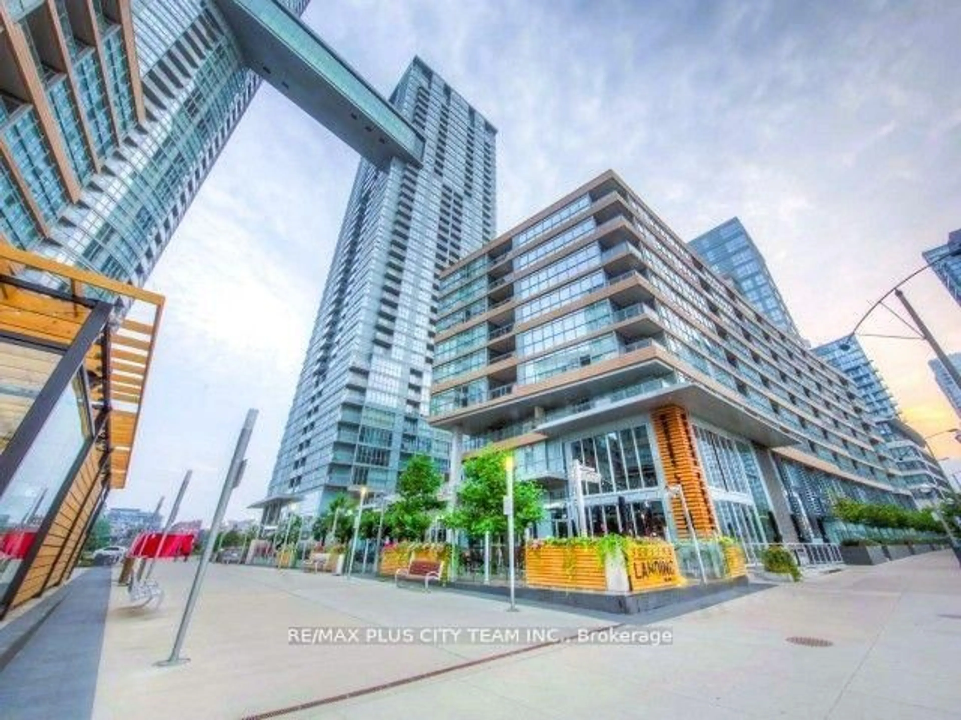 Unknown for 15 Iceboat Terr #1033, Toronto Ontario M5V 4A5