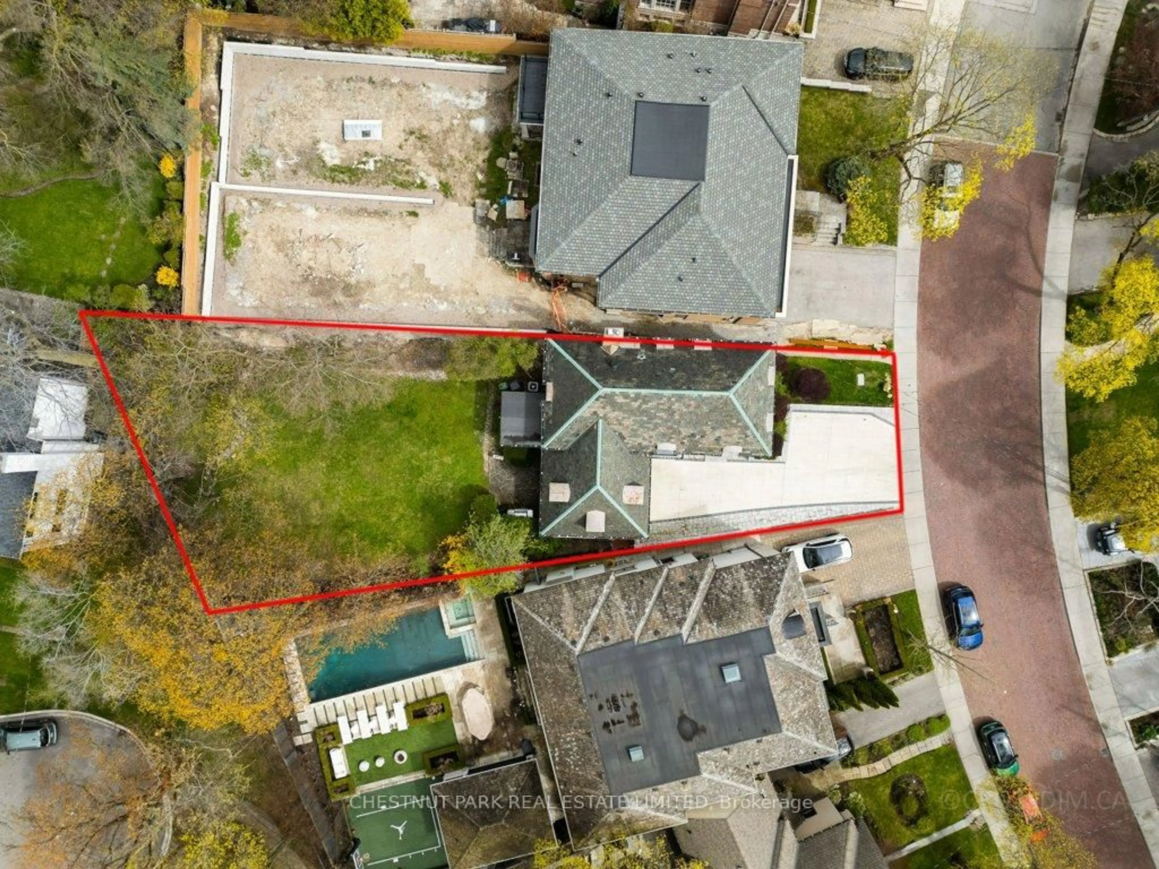 A pic from outside/outdoor area/front of a property/back of a property/a pic from drone, street for 42 Glenayr Rd, Toronto Ontario M5P 3B8