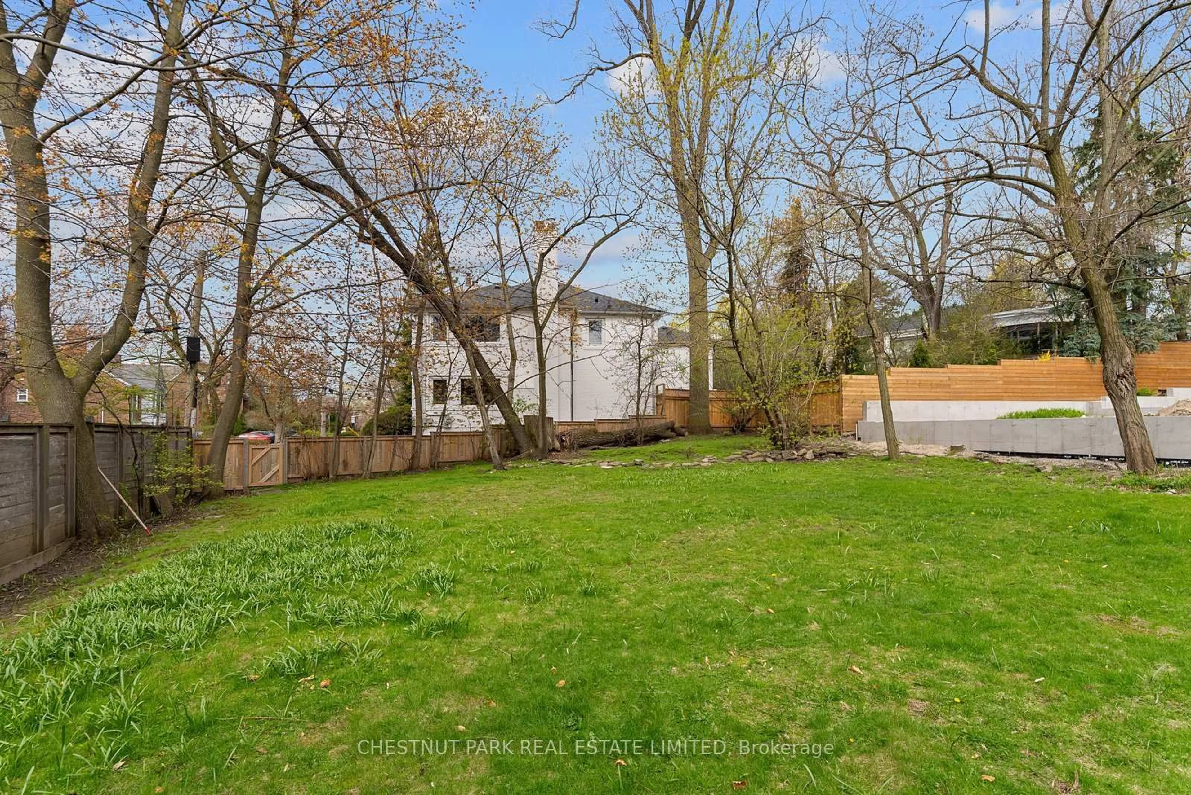 A pic from outside/outdoor area/front of a property/back of a property/a pic from drone, unknown for 42 Glenayr Rd, Toronto Ontario M5P 3B8