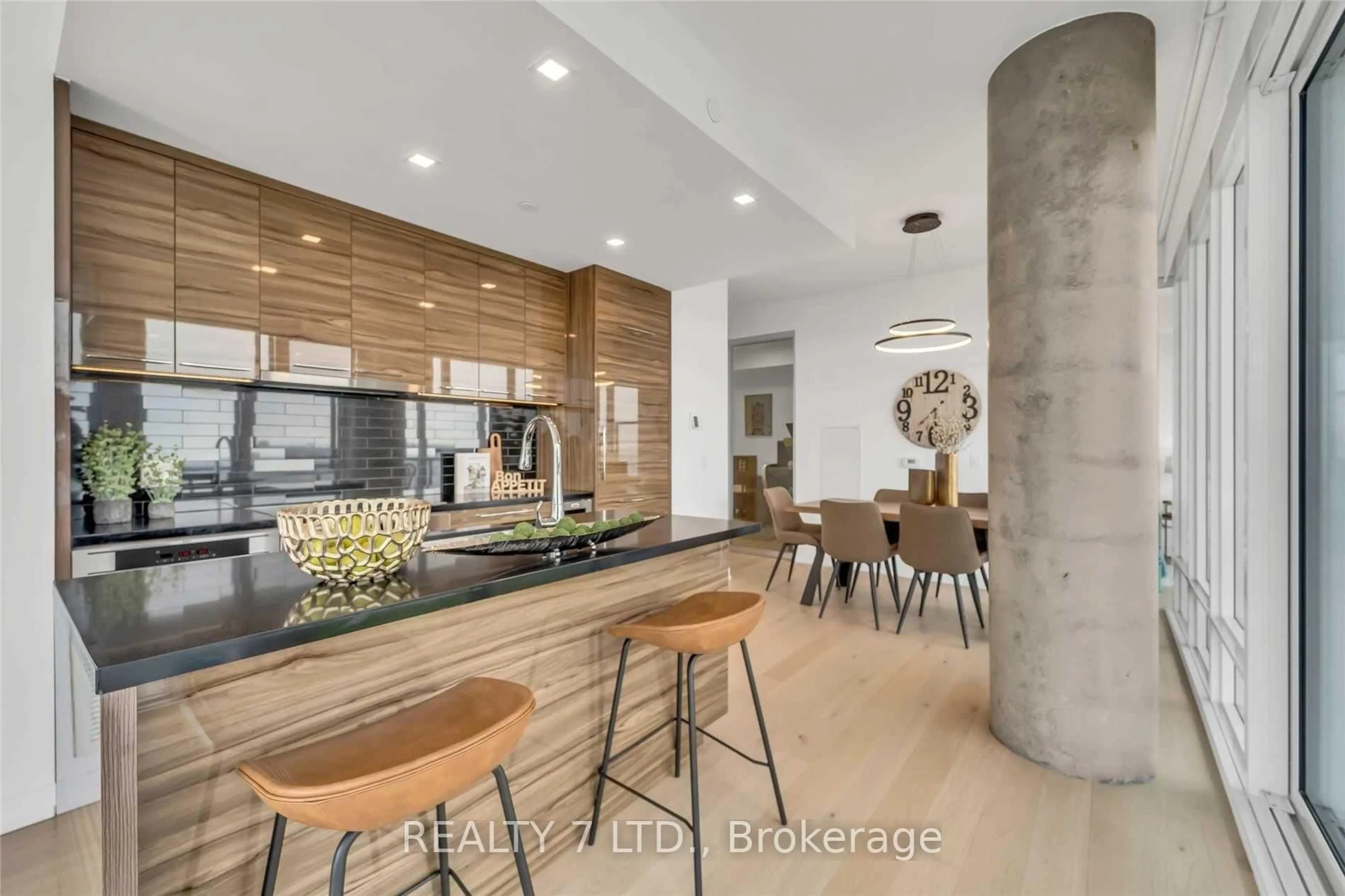 Open concept kitchen, unknown for 488 University Ave #3902, Toronto Ontario M5G 0C1