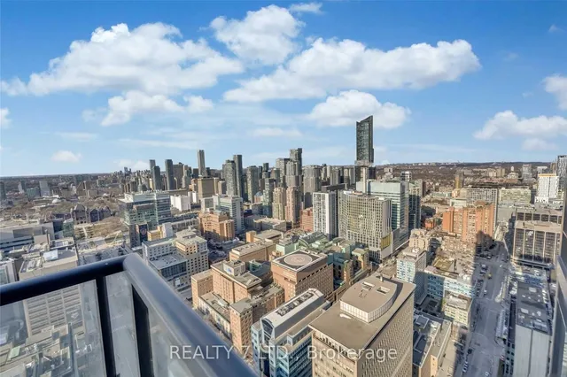 488 University Ave #3902, Toronto 5