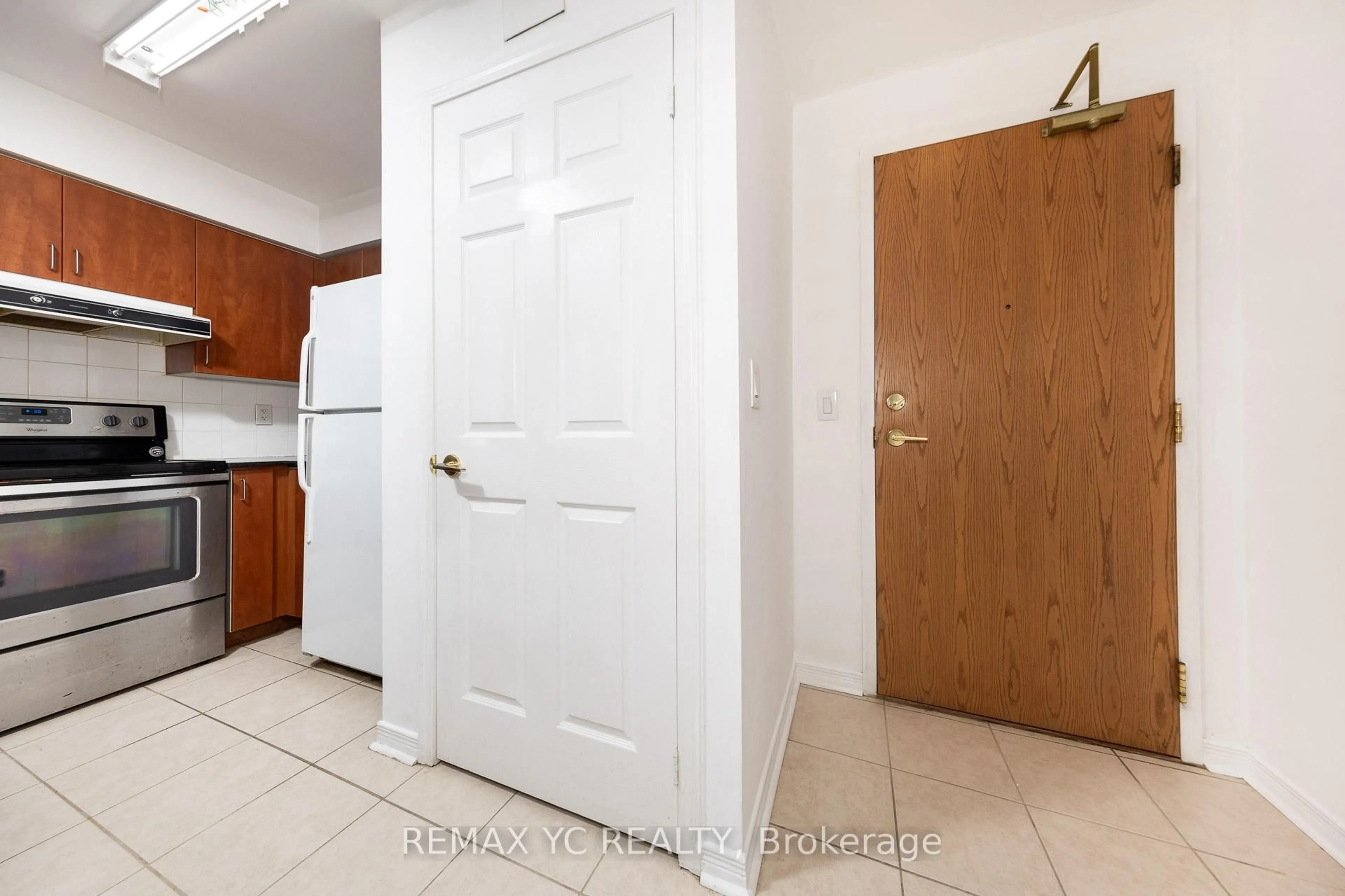 Indoor entryway for 5500 Yonge St #2410, Toronto Ontario M2N 7L1