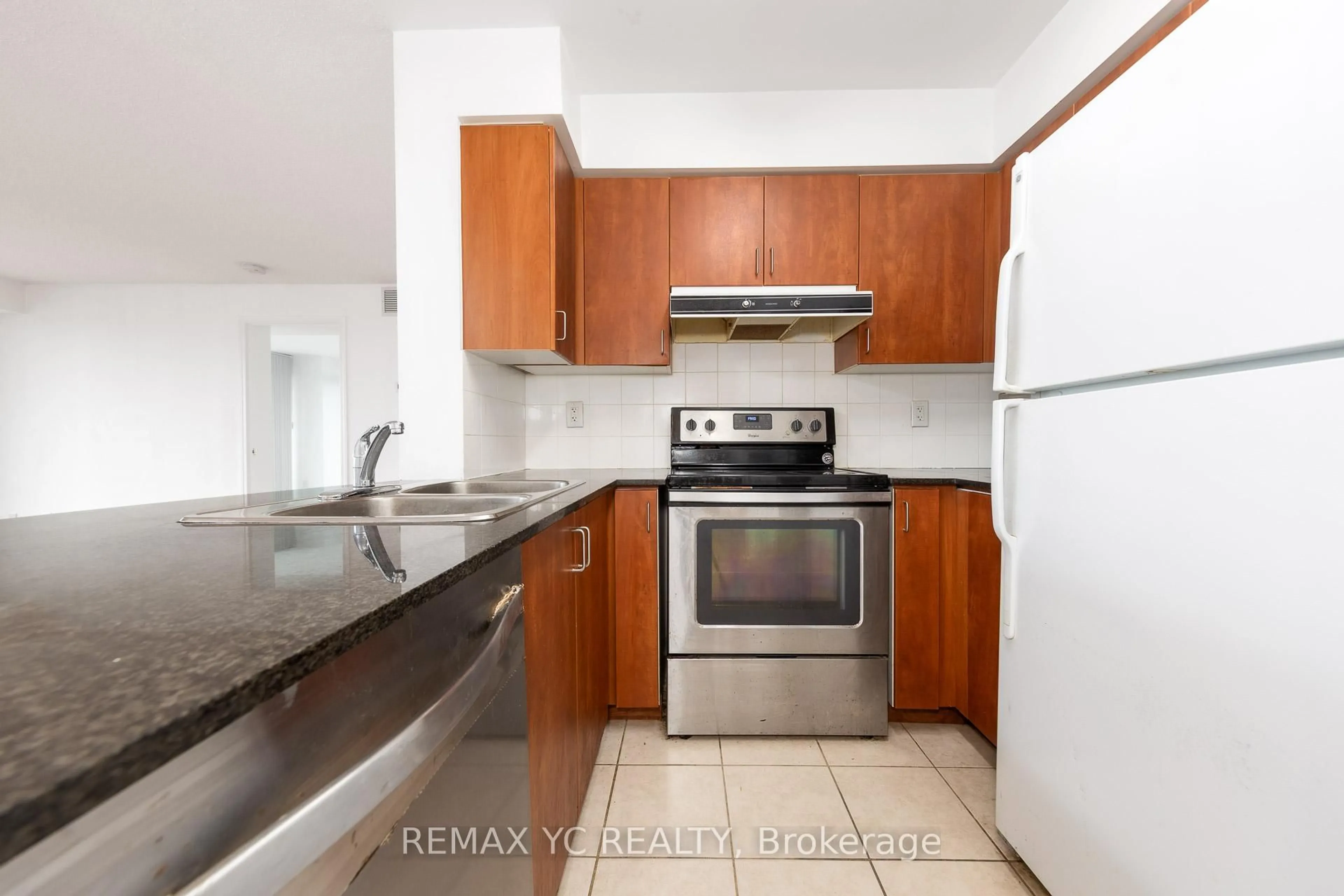 Standard kitchen, unknown for 5500 Yonge St #2410, Toronto Ontario M2N 7L1