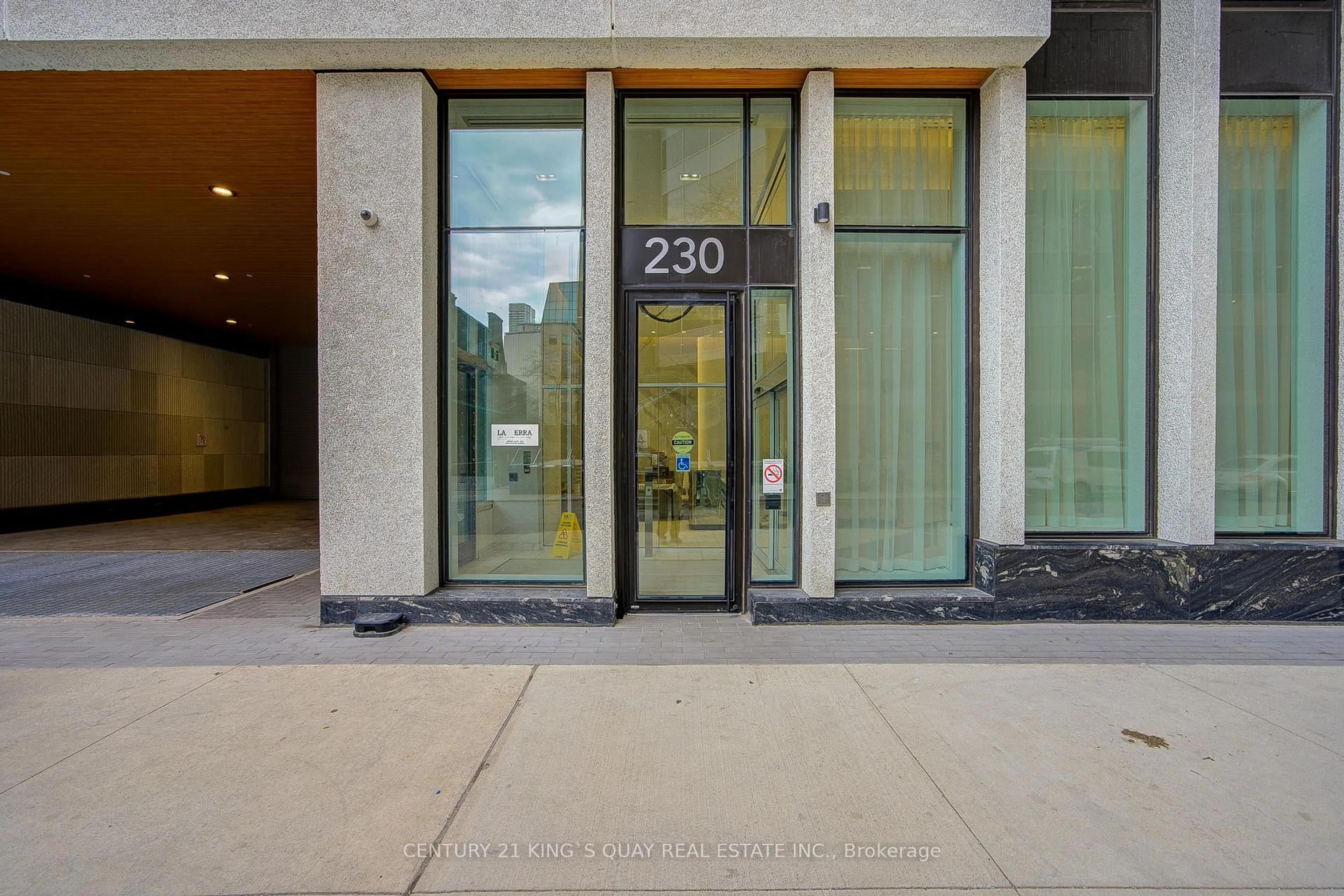 Indoor foyer for 230 Simcoe St #2417, Toronto Ontario M5T 1T4