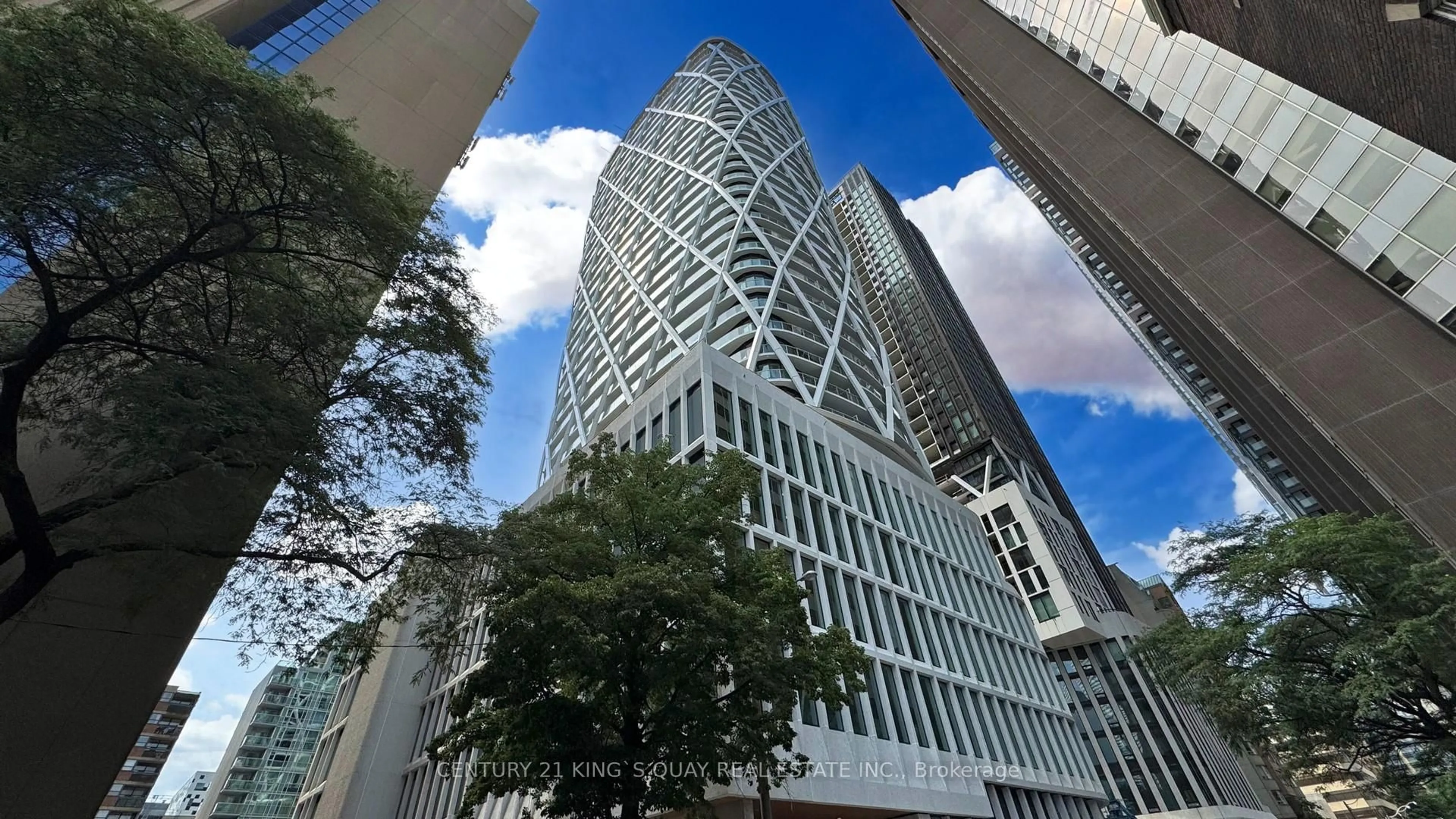 Indoor foyer for 230 Simcoe St #2417, Toronto Ontario M5T 1T4