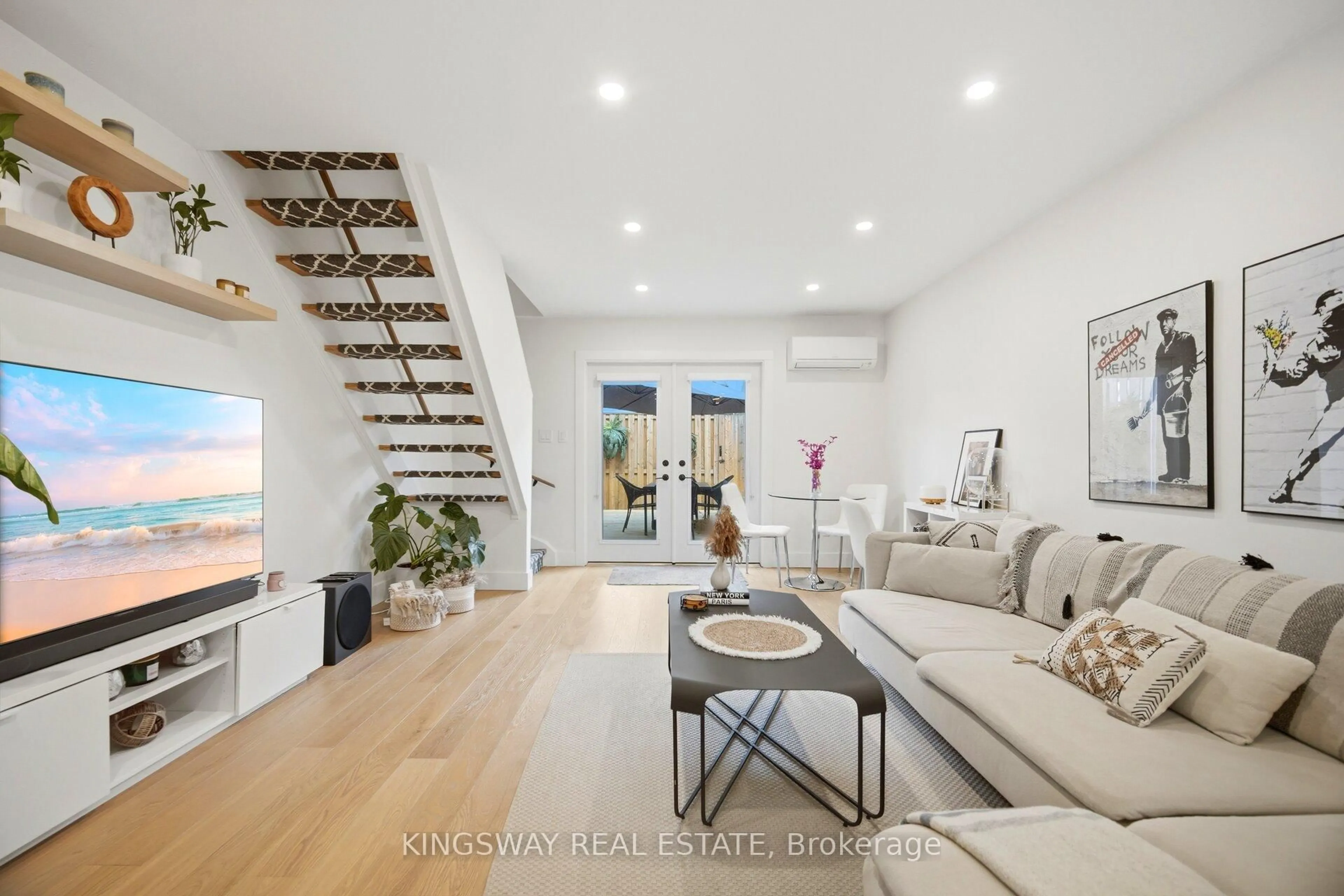 Living room with furniture, unknown for 251 Ontario St, Toronto Ontario M5A 2V6